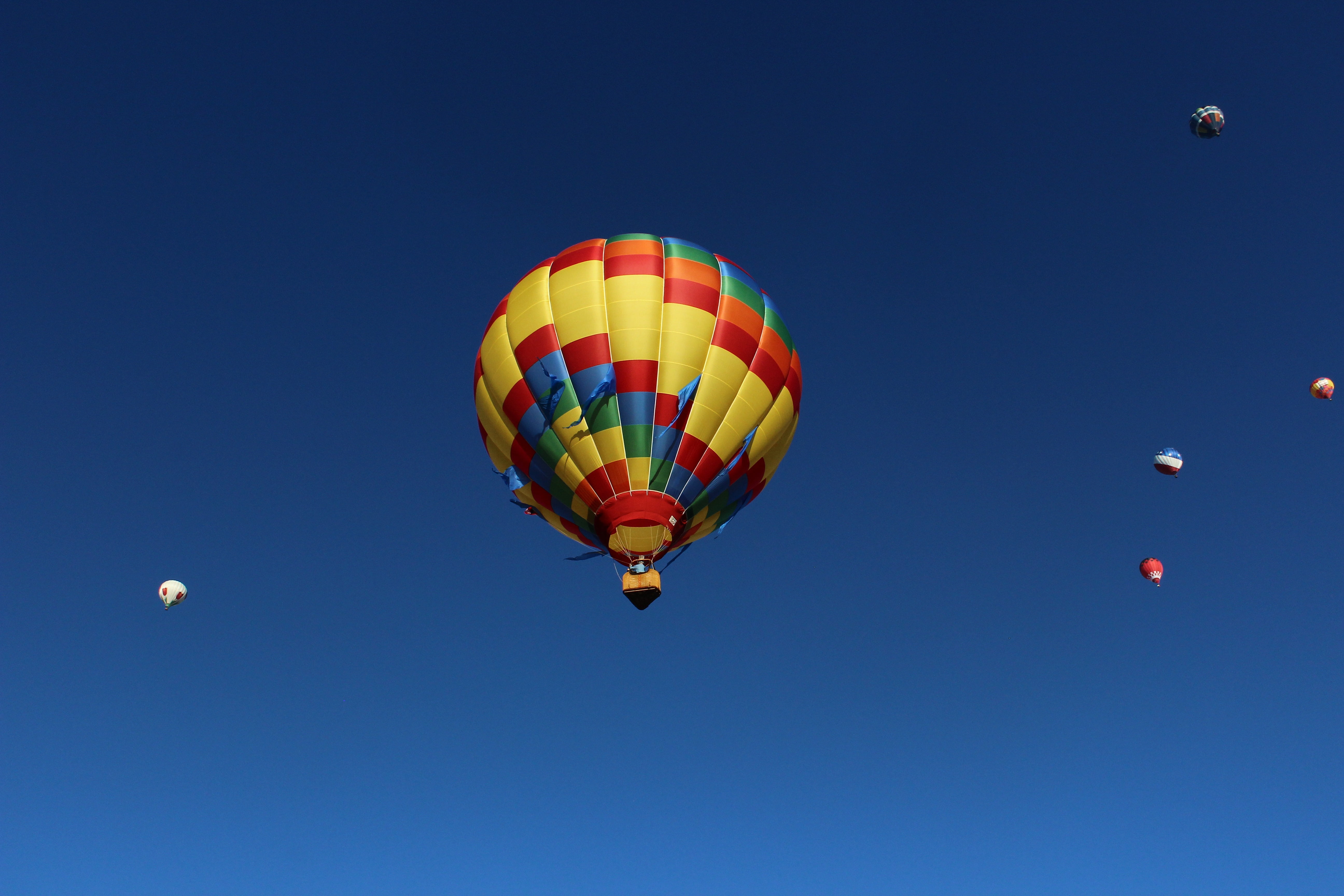 air, hot Air Balloon, fun, motion, mid-air, sky, no people, moving up, travel, multi Colored, nature, balloon, freedom, 5K, outdoors, clear sky, adventure, HD Wallpaper