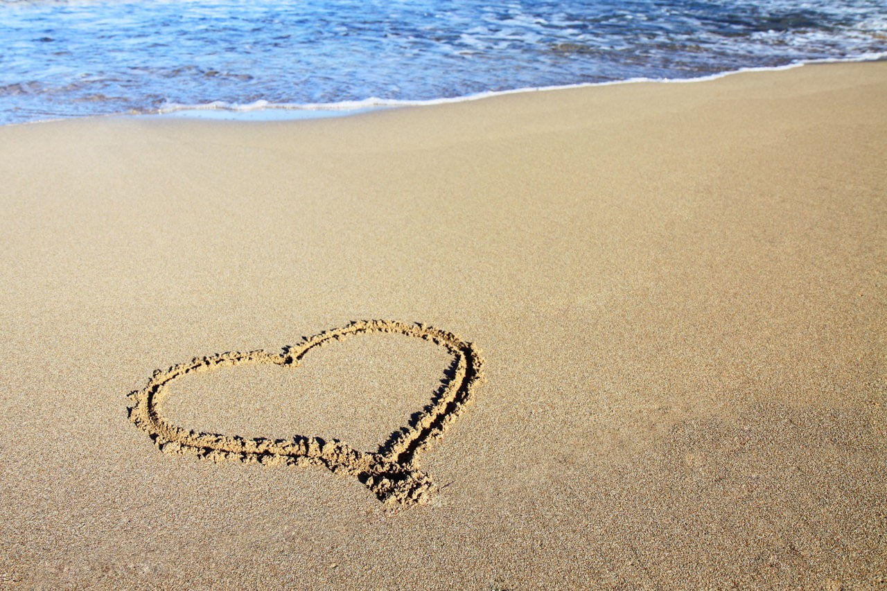 positive emotion, love, land, water, emotion, sand, communication, no people, 720P, shapes, romantic, heart shape, high angle view, beach, nature, waves, HD Wallpaper