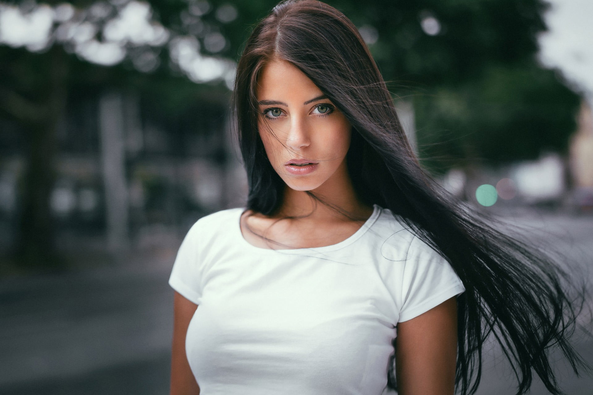 caucasian Ethnicity, lifestyles, one Young Woman Only, brown Hair, brunette, cheerful, beautiful, adult, human Hair, crew, selective, 1080P, hairstyle, HD Wallpaper