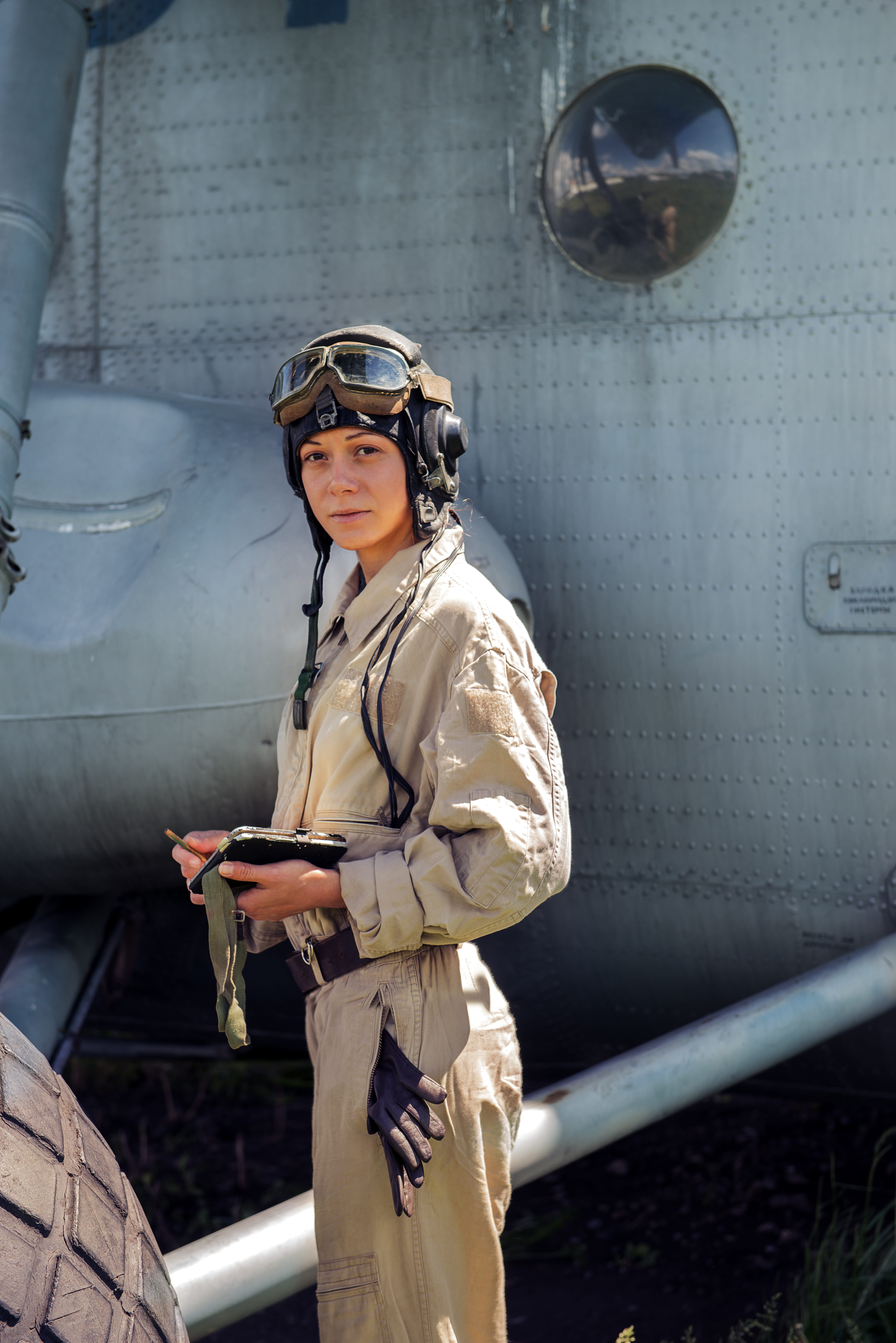 only women, person, uniform, armed Forces, navigator, sleeved, lifestyles, one Person, military, long, day, war, pilot, one woman only, people, portrait, Phone HD Wallpaper
