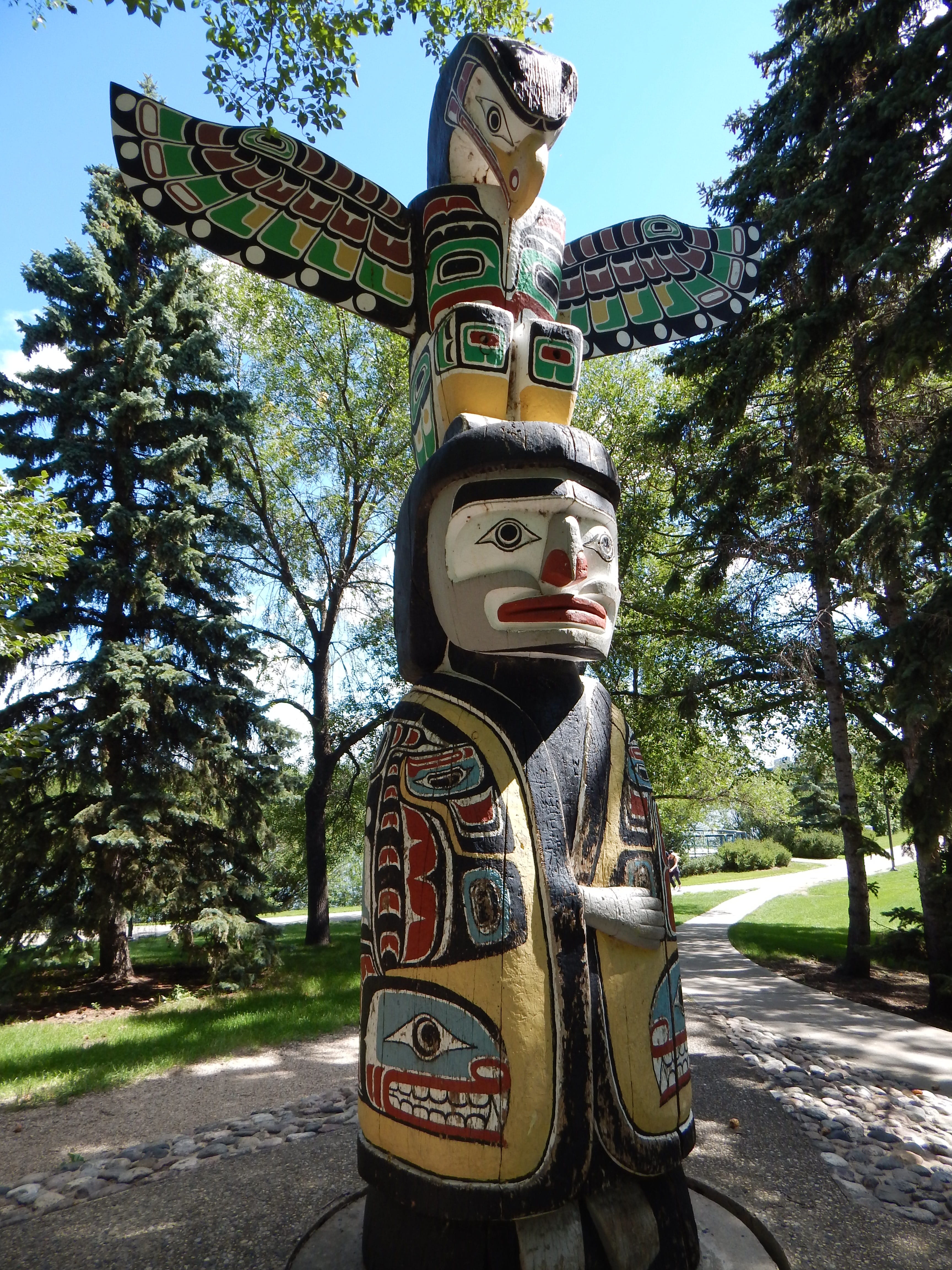 no people, tree, outdoors, male likeness, colorful, near, culture, indian, trees, cultures, representation, 4K, growth, wood, park, canada, craft, sculpture, Phone HD Wallpaper