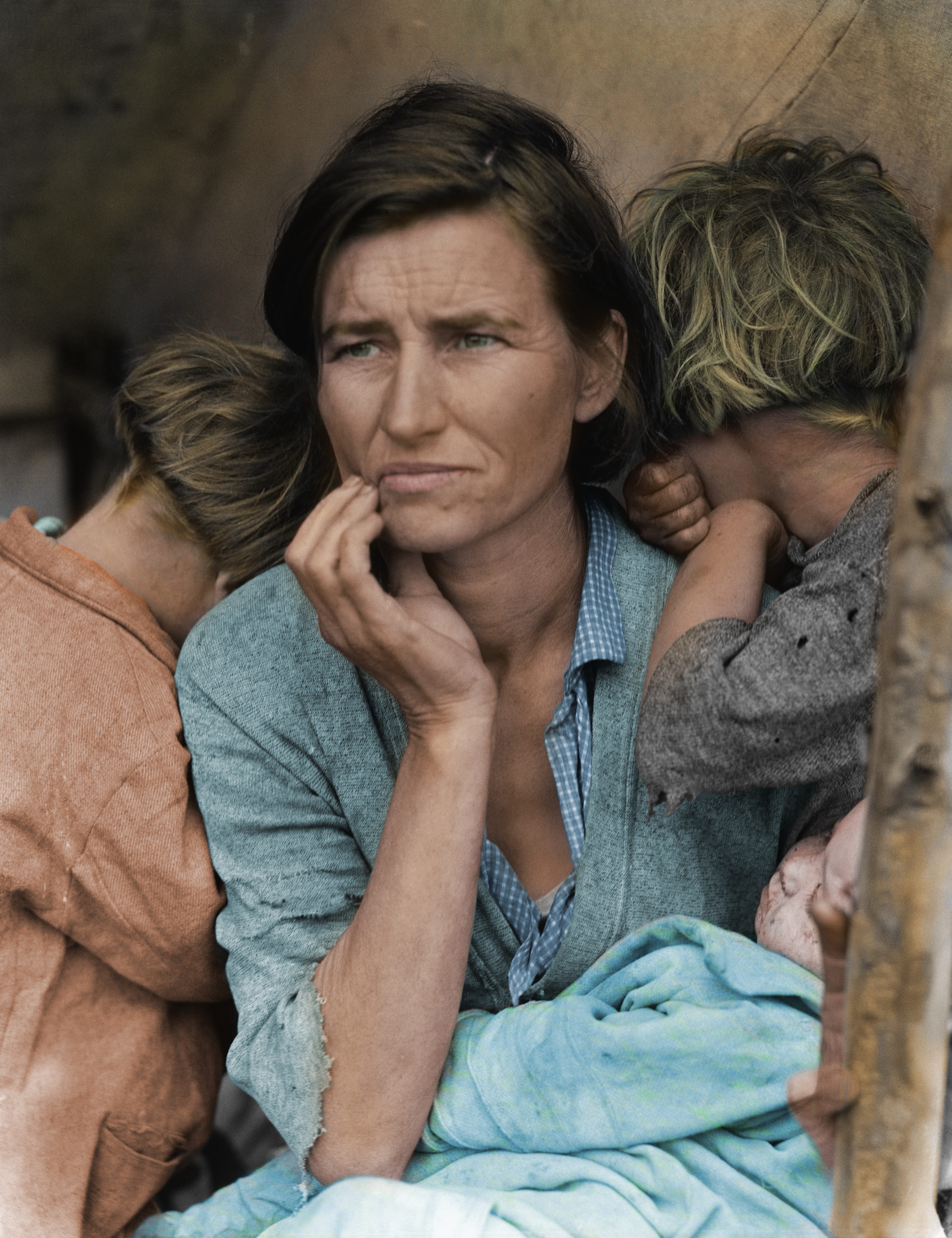 sdf, sleep, boy, misery, holding, near, vintage, males, poverty, despair, love, shirt, person, togetherness, migrant mother, think, green, arm around, two, Phone HD Wallpaper