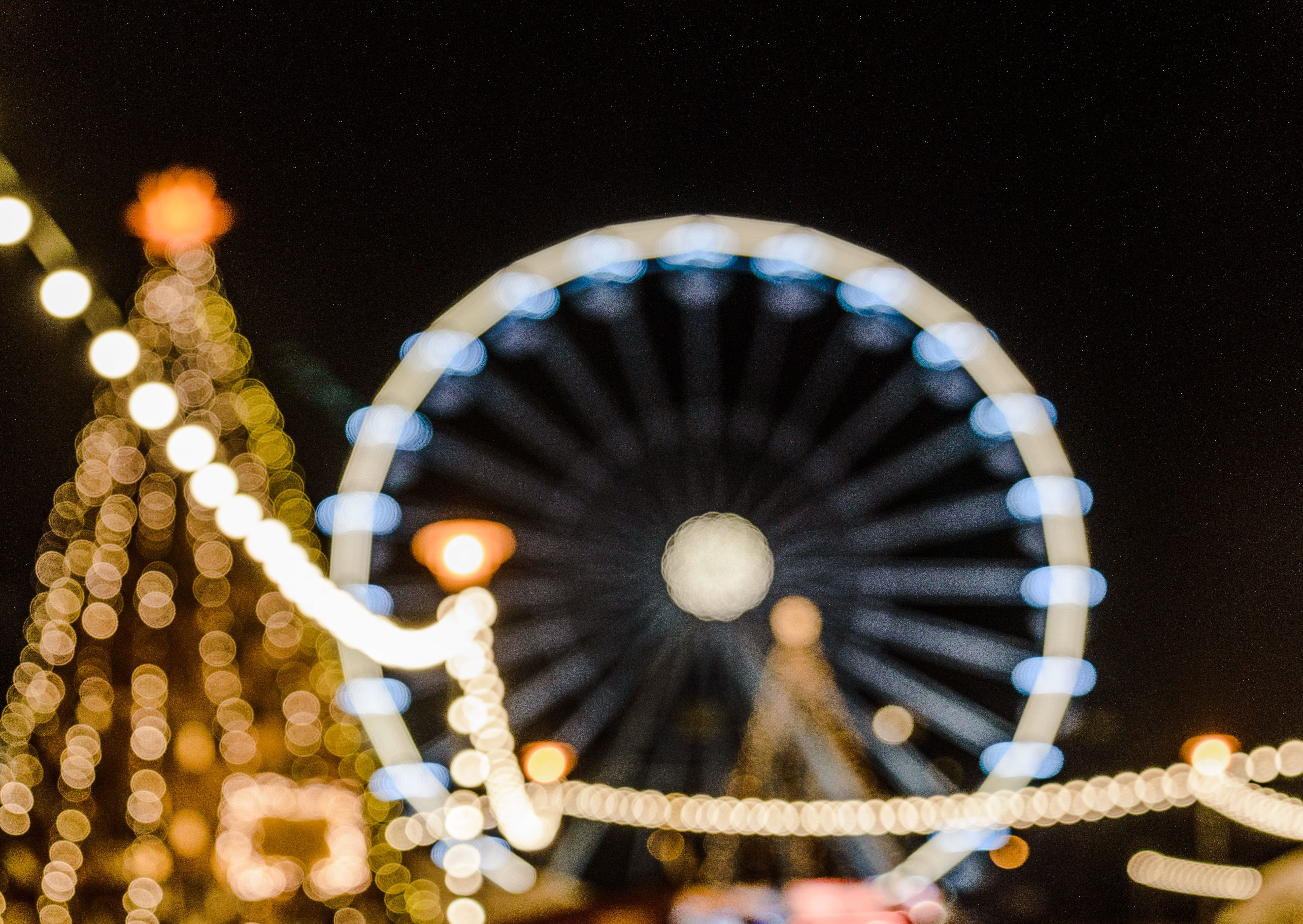wheel, nature, light - natural phenomenon, lighting equipment, 8K, brno, white, no people, ferris wheel, winter, lamp, ferris, sphere, geometric shape, HD Wallpaper