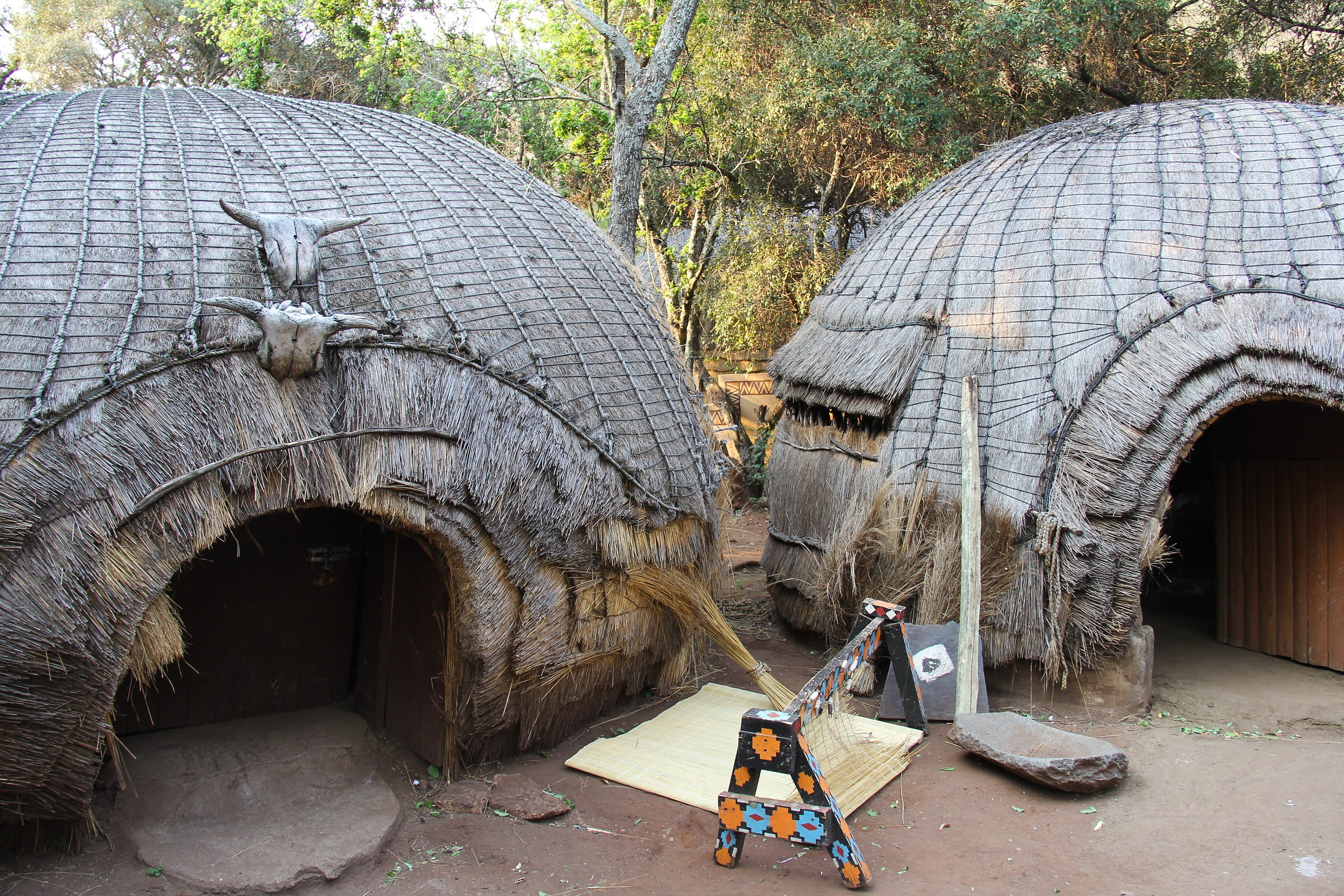 one animal, johannesburg, animal representation, nature, arch, craft, one person, lesedi cultural village, architecture, plant, built structure, representation, HD Wallpaper