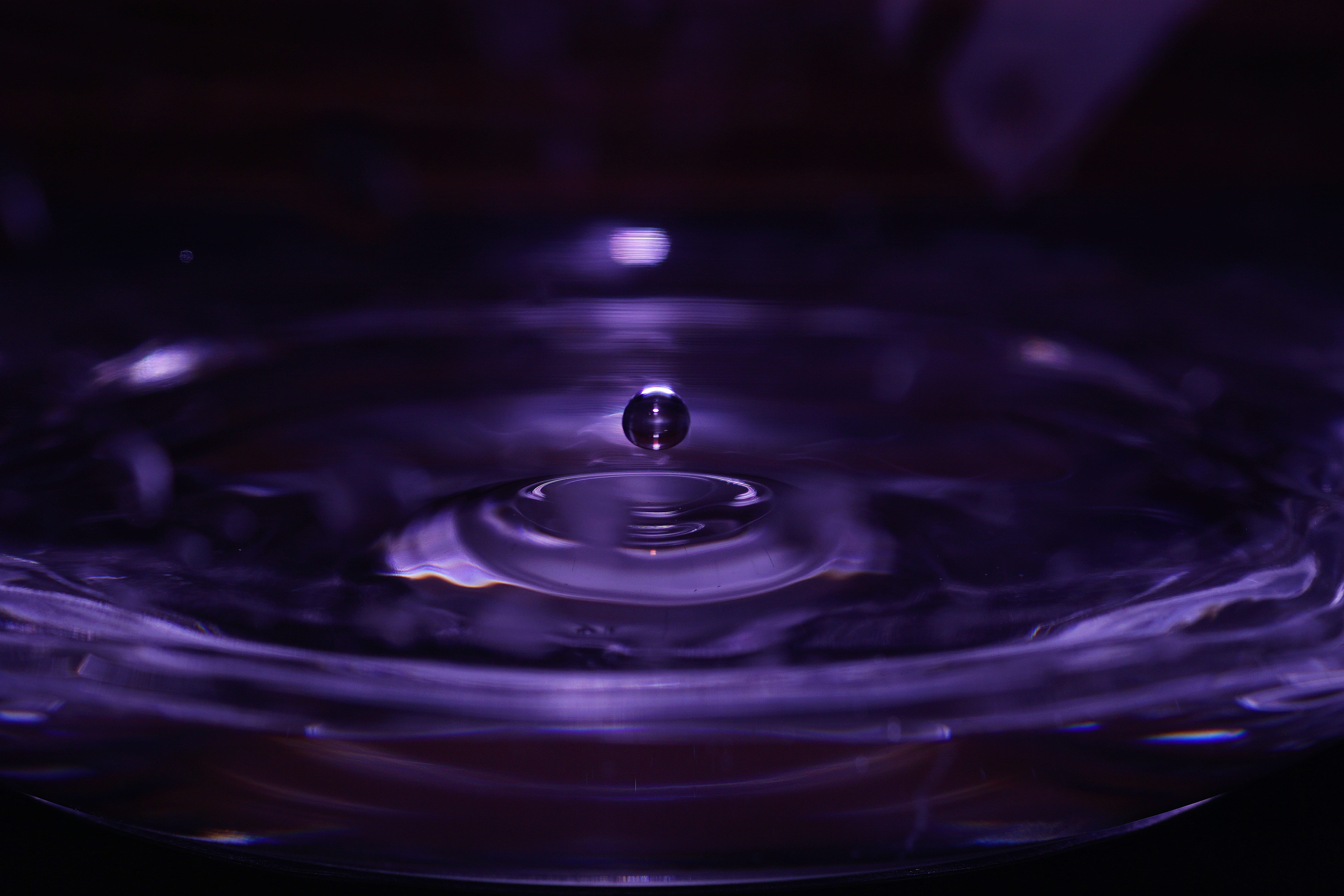 indoors, domestic kitchen, droplets, wet, water, reflection, drop of water, purple, circle, smooth, full frame, purity, falling, drink, kitchen, drop, motion, HD Wallpaper