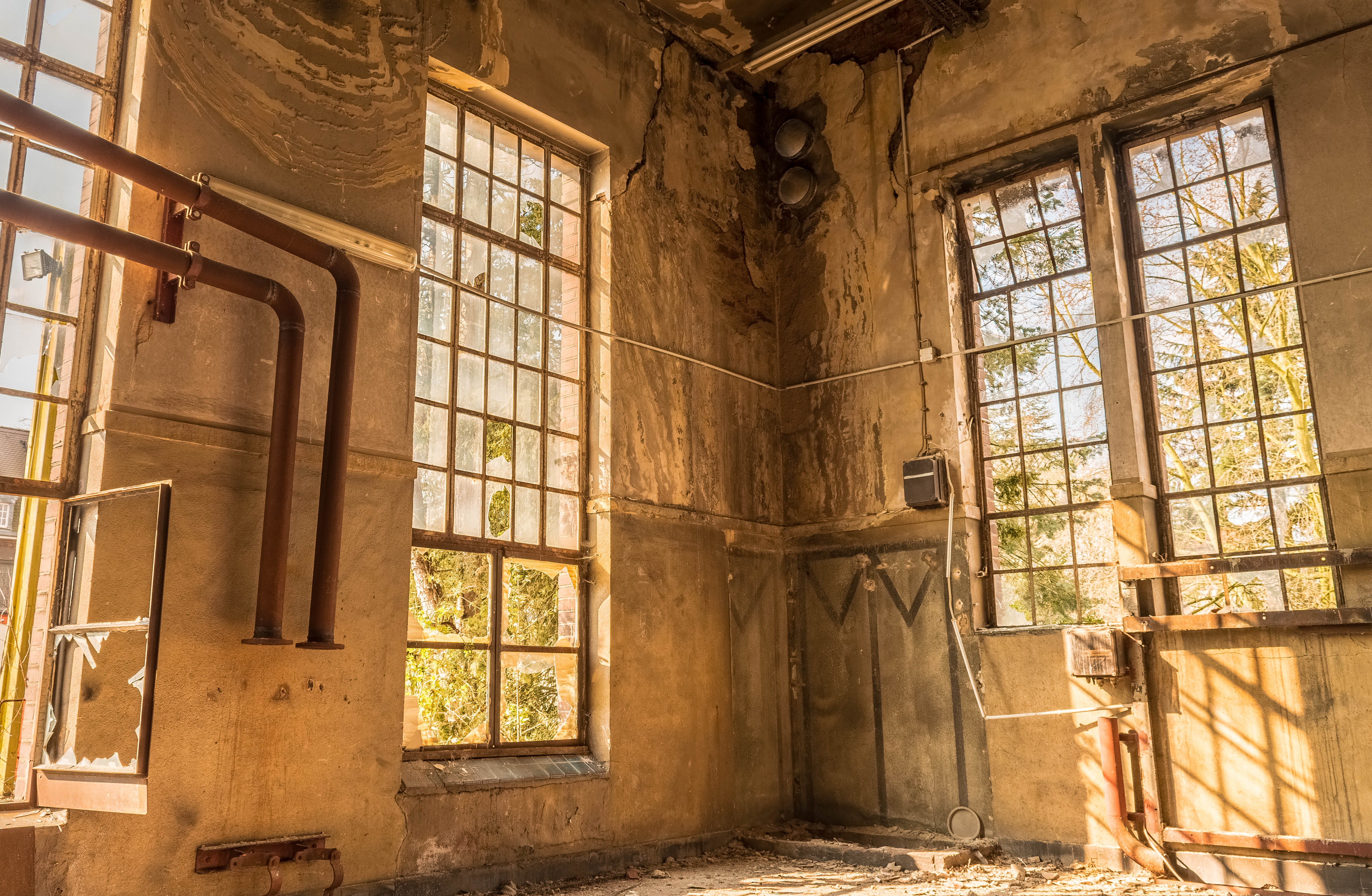 run-down, brown, building, leave, wall - building feature, damaged, history, culture, lapsed, bill, house, decay, hall, ruin, glass, 5K, lost places, obsolete, HD Wallpaper