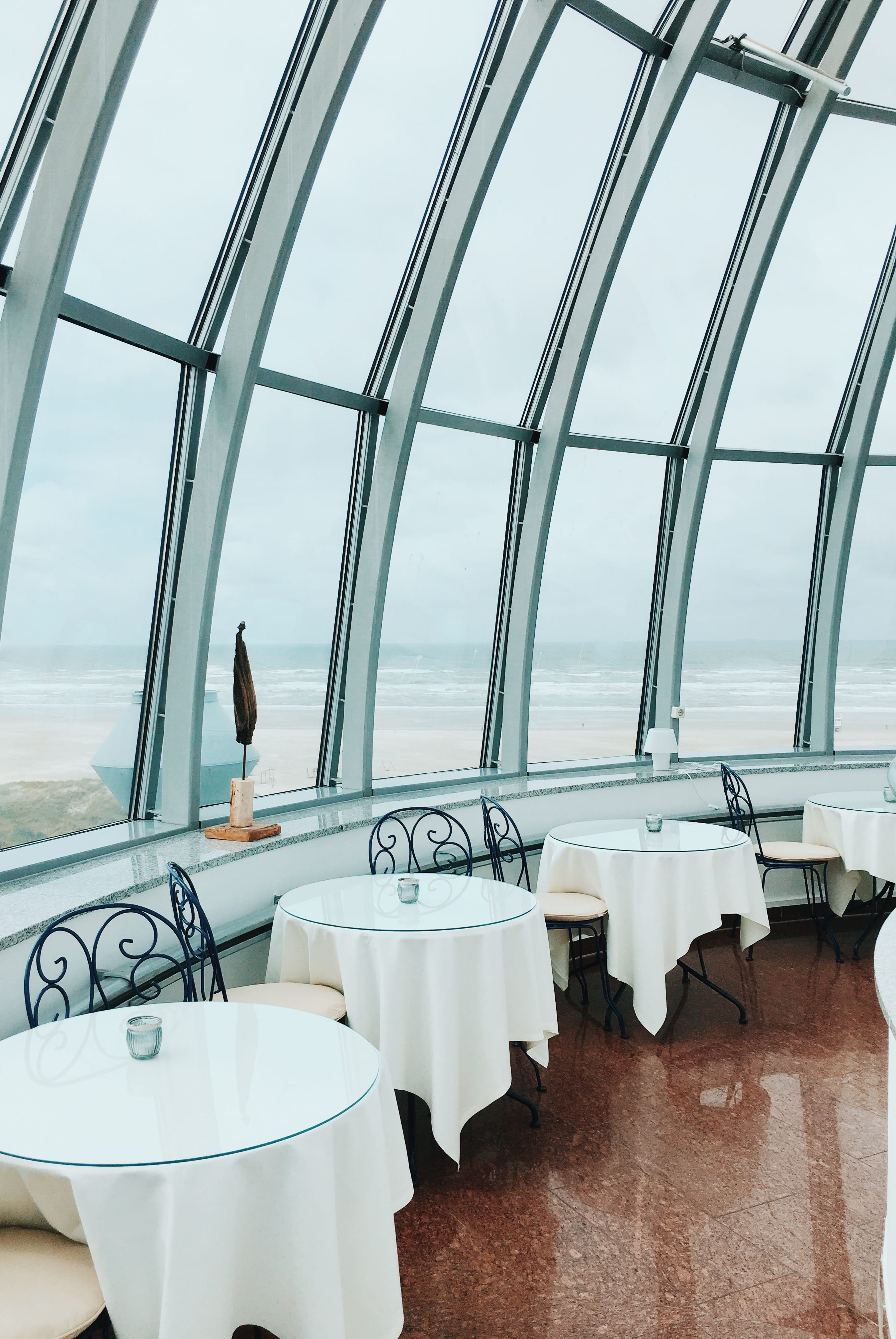 4K, absence, luxury, interior design, room, building, transparent, nature, table, light, dining table, coast, looking out, tablecloth, sky, architecture, Phone HD Wallpaper