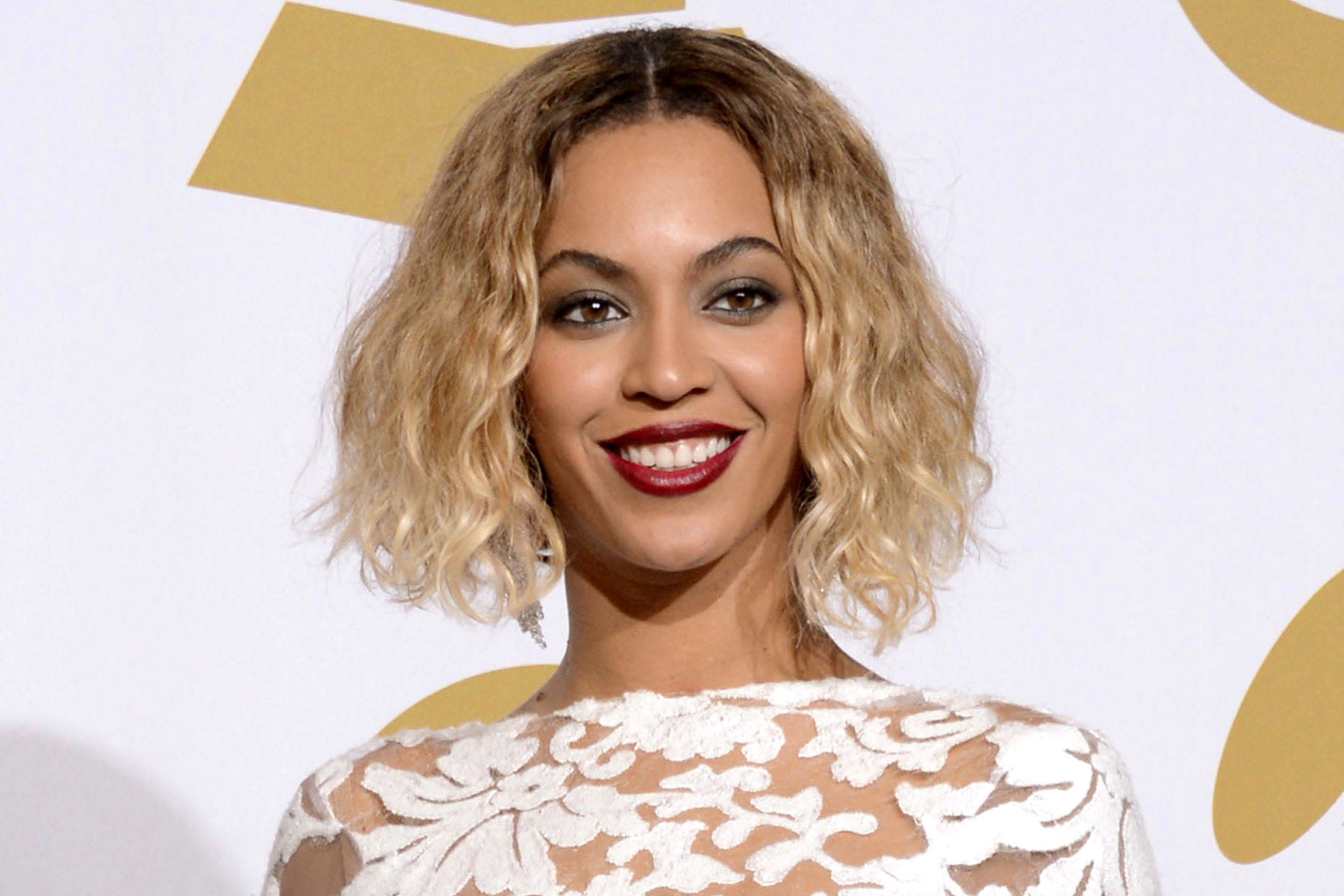 hairstyle, females, headshot, teeth, beauty, studio Shot, singer, 720P, beyonce, beautiful woman, cheerful, blond Hair, hair, fashion, body part, portrait, HD Wallpaper