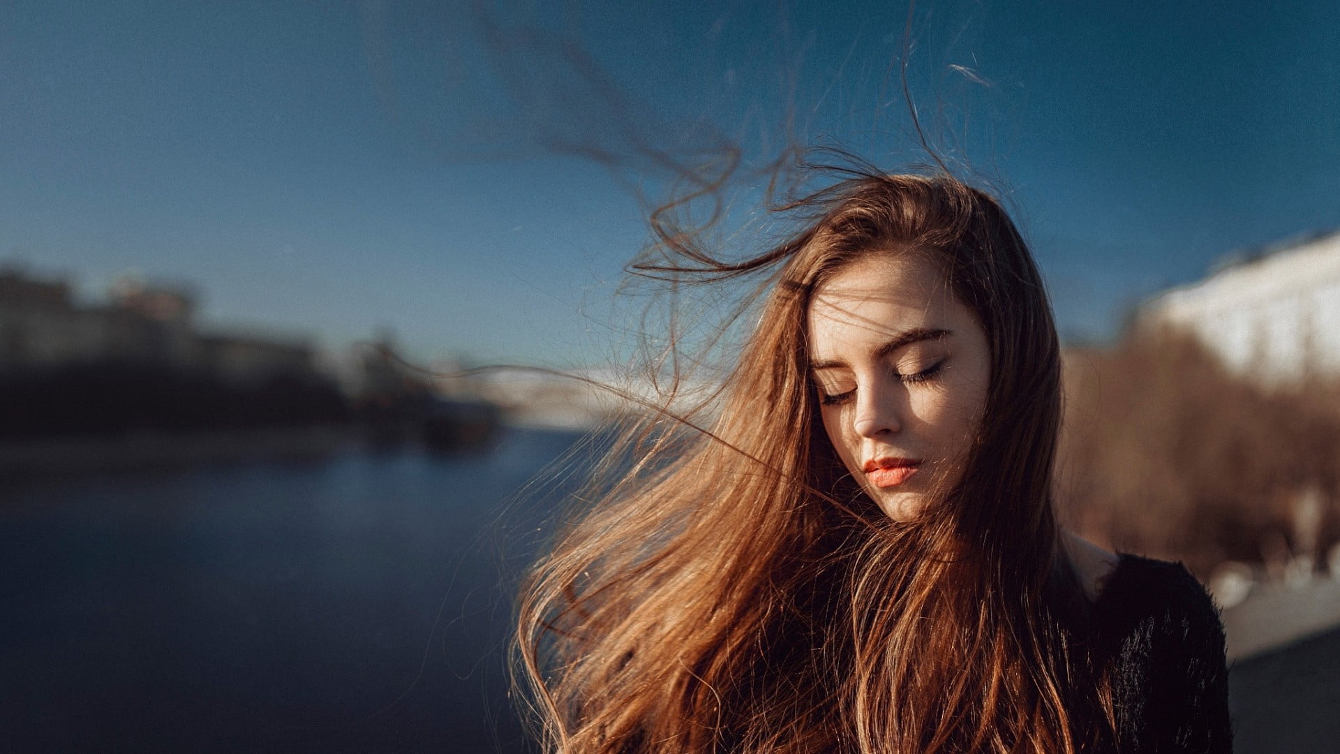 s, focus on foreground, nature, portrait, sweater, model, environment, blue eyes, brunette, outdoors, beauty, urban, one person, women outdoors, contemplation, HD Wallpaper