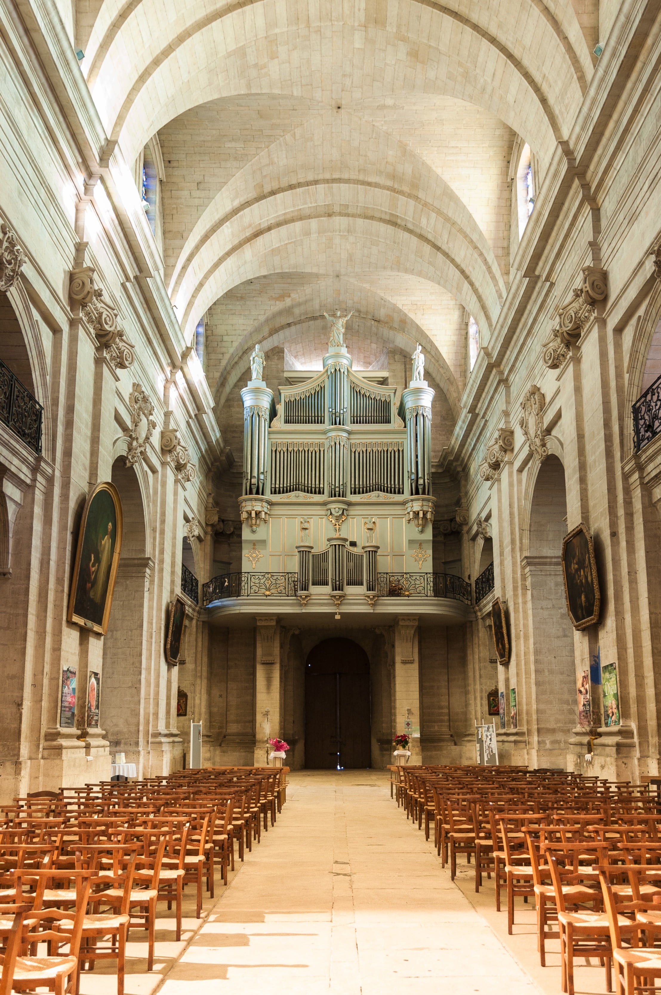 arch, the way forward, pew, aisle, 2K, chair, place of worship, built structure, spirituality, architectural column, organs, building, history, instrument, Phone HD Wallpaper