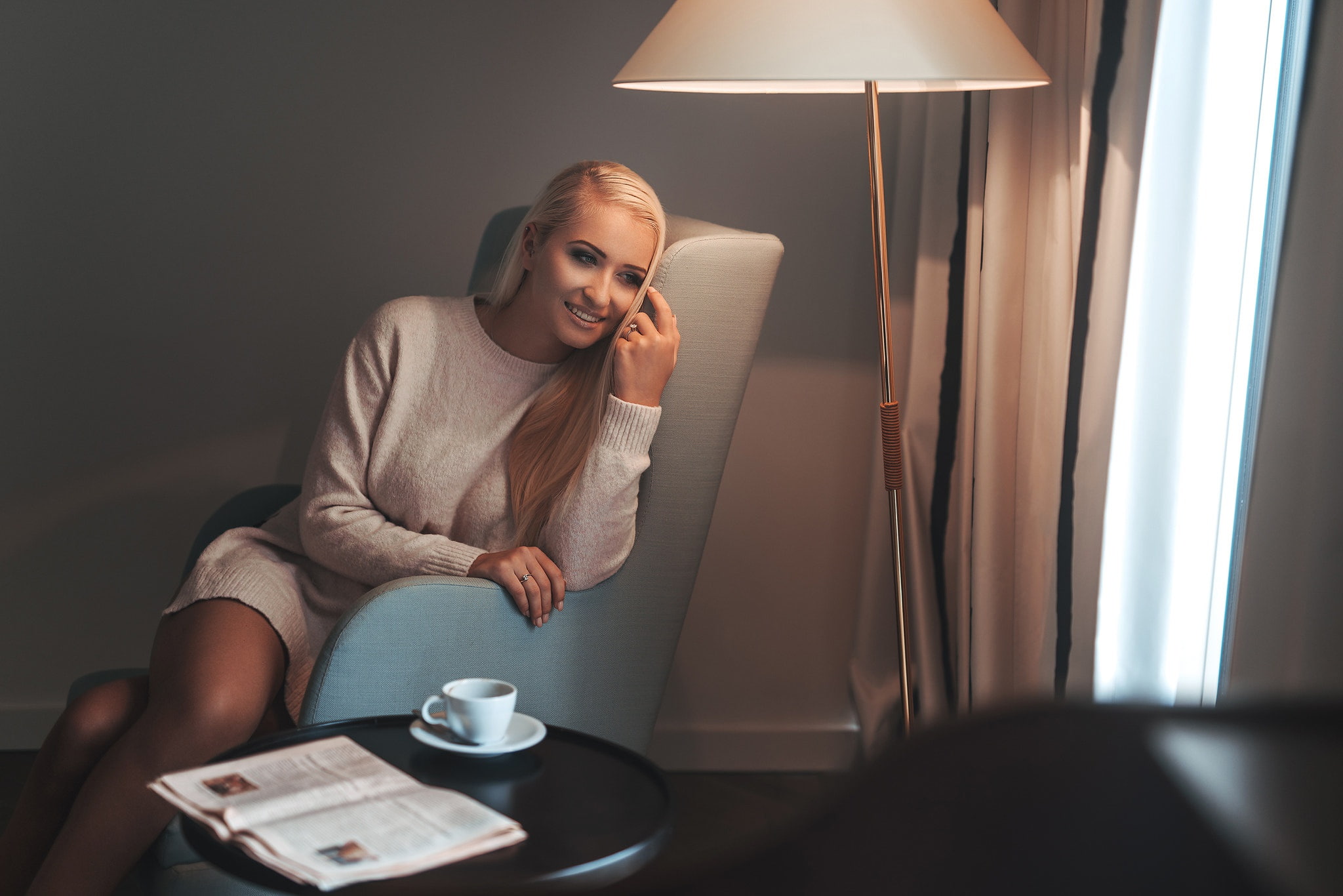 curtains, sitting, floor lamp, Cup, Stefan Häusler, smile, model, dress, room, pose, blonde, in the chair, portrait, light, table, Anita Bogdaniwna, journal, HD Wallpaper