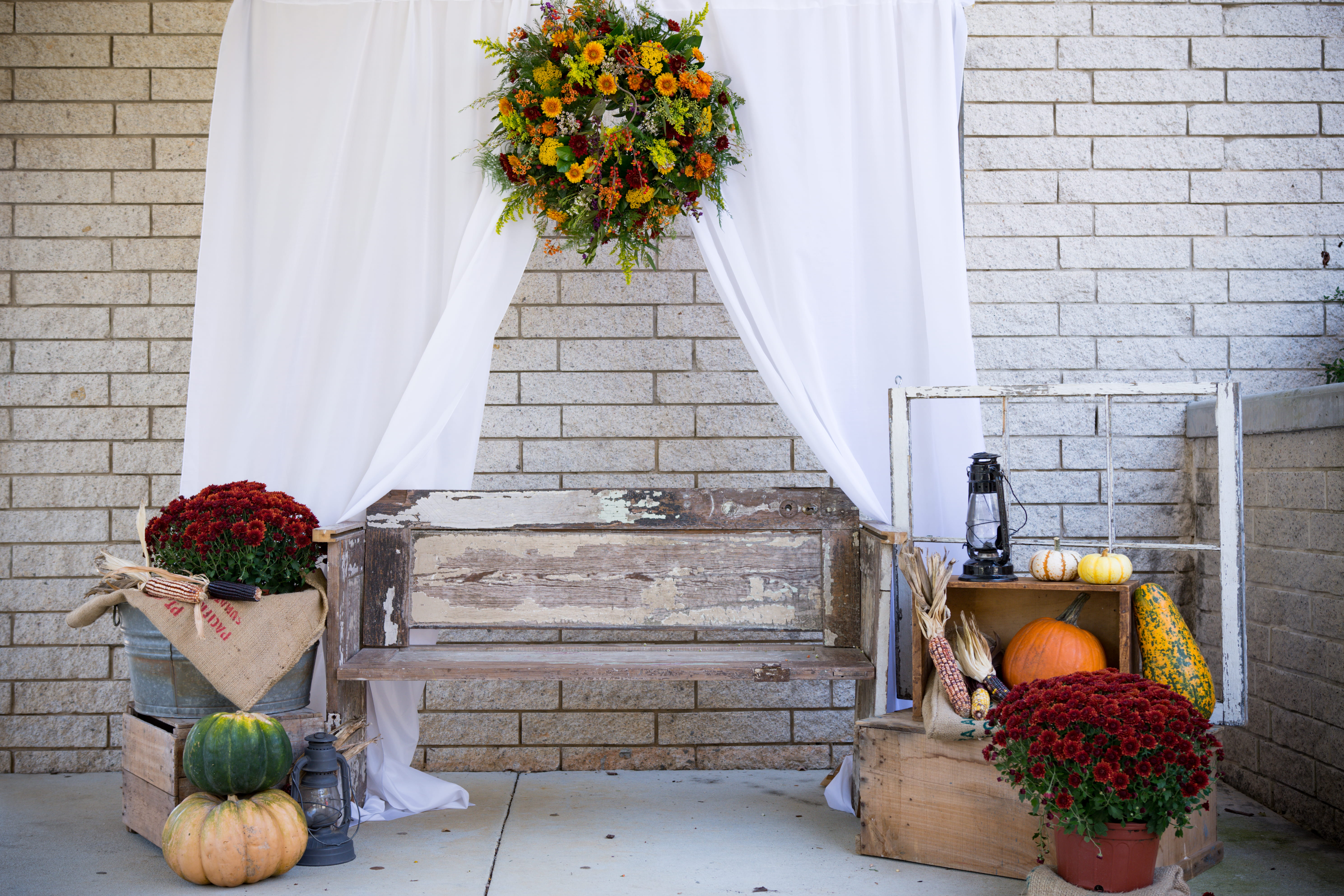 roses, built structure, brick wall, flower arrangement, flowers, bouquet, flower, red, stone wall, autumn, bench, gray, still life, drape, wooden bench, HD Wallpaper