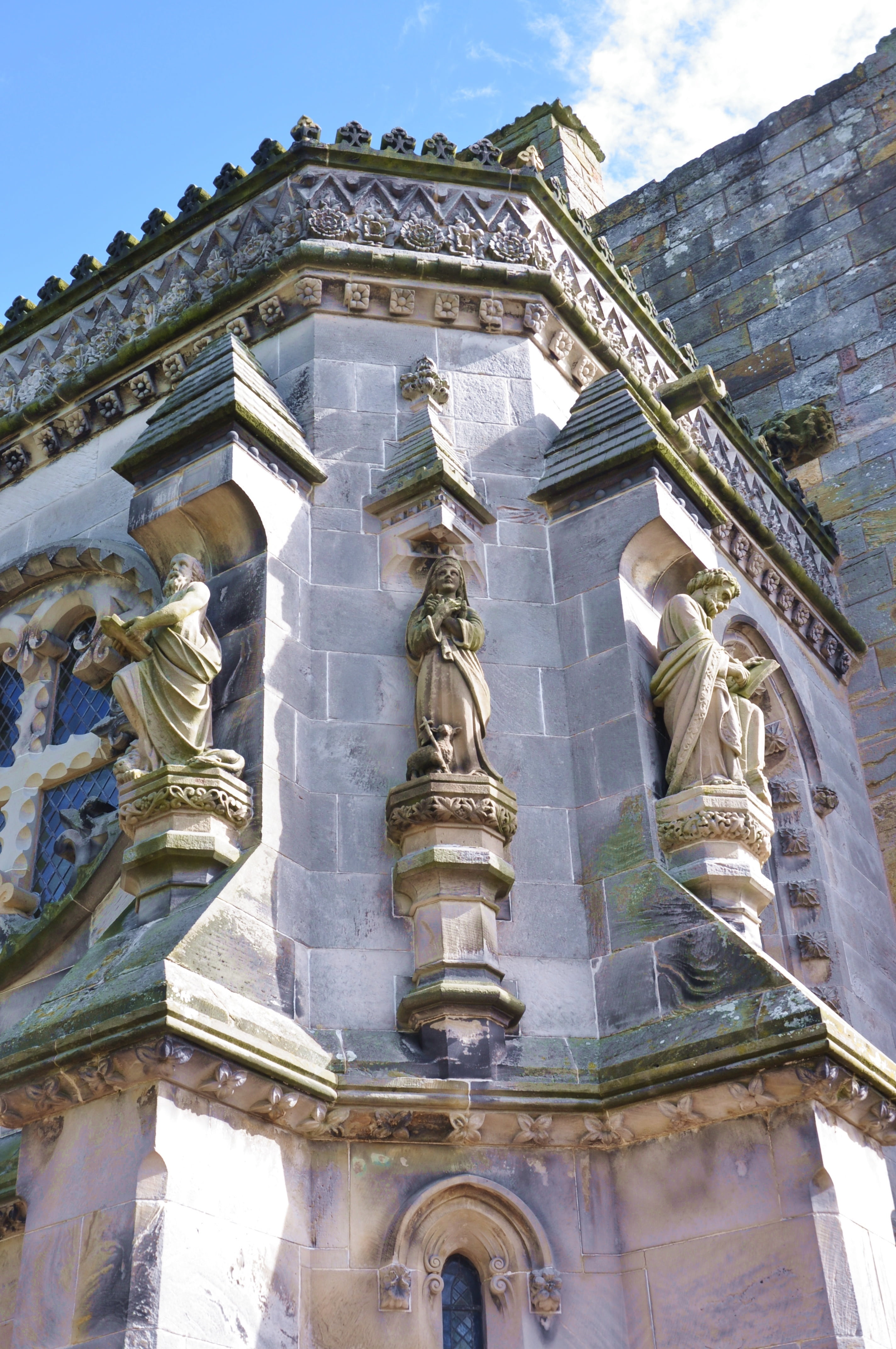 no people, spirituality, building exterior, 4K, church window, places of interest, scotland, old, roslin, human representation, stonemason work, stone sculpture, Phone HD Wallpaper