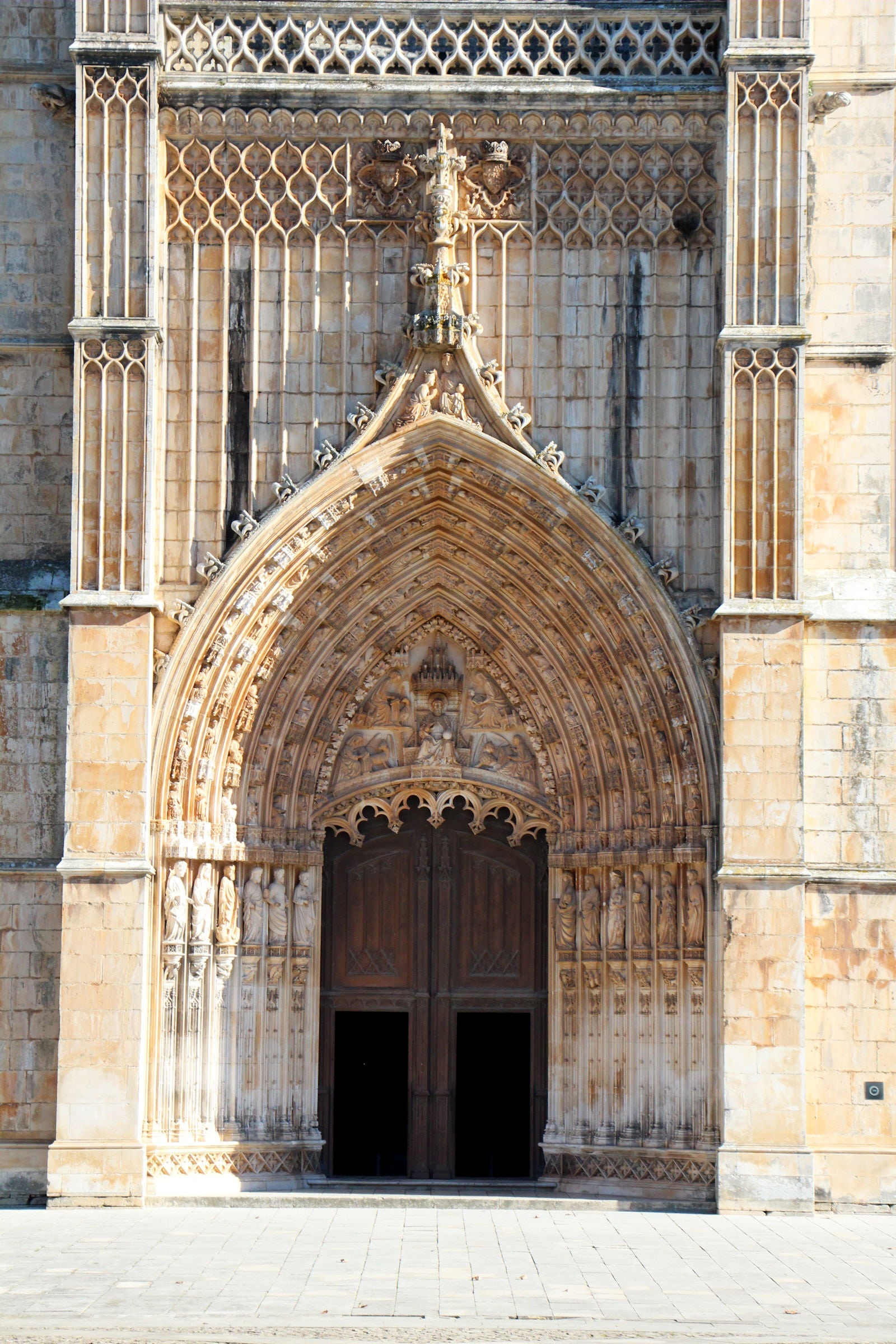 travel destinations, door, 1080P, no people, portugal, gothic Style, portal, building, entrance, batalha, spirituality, cathedral, architecture, day, facade, Phone HD Wallpaper
