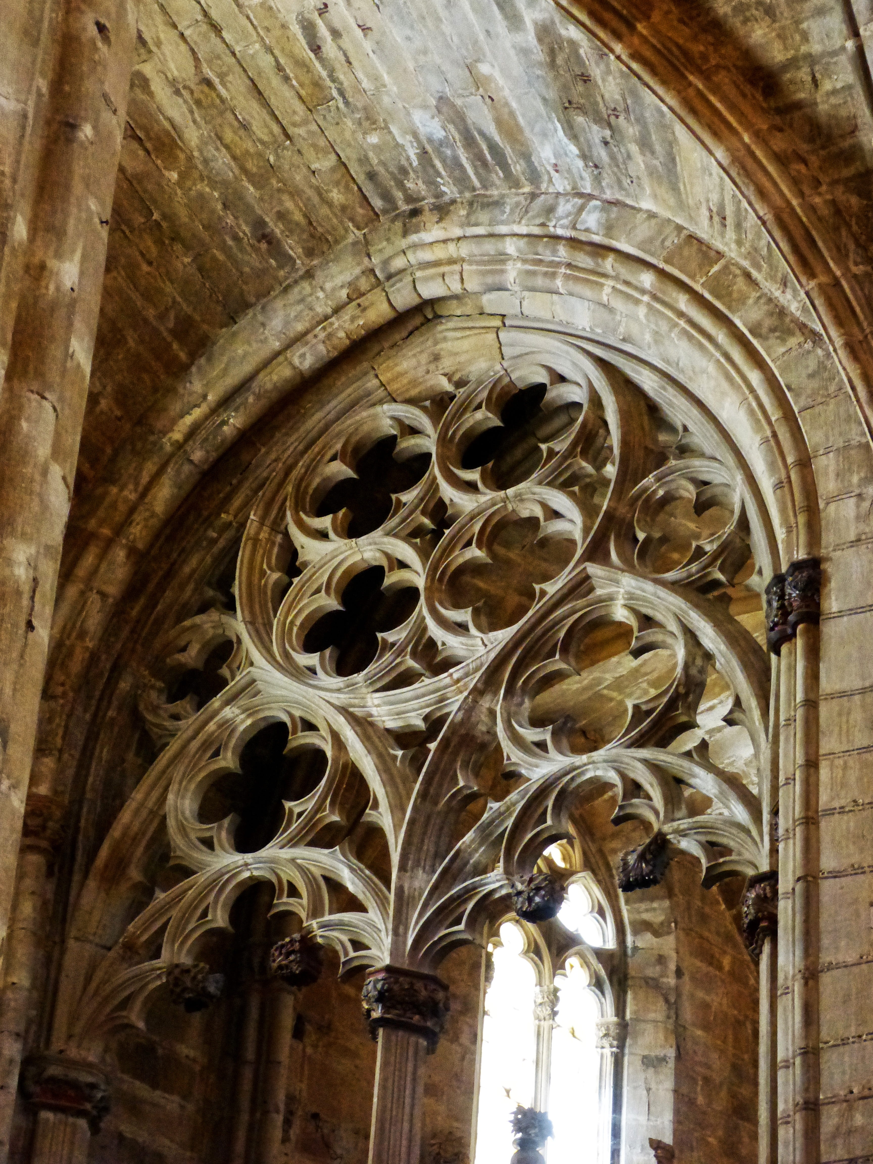 arch, the past, ornate, gothic, place of worship, history, building exterior, architectural column, gothic style, 4K, spirituality, cathedral tortosa, Phone HD Wallpaper