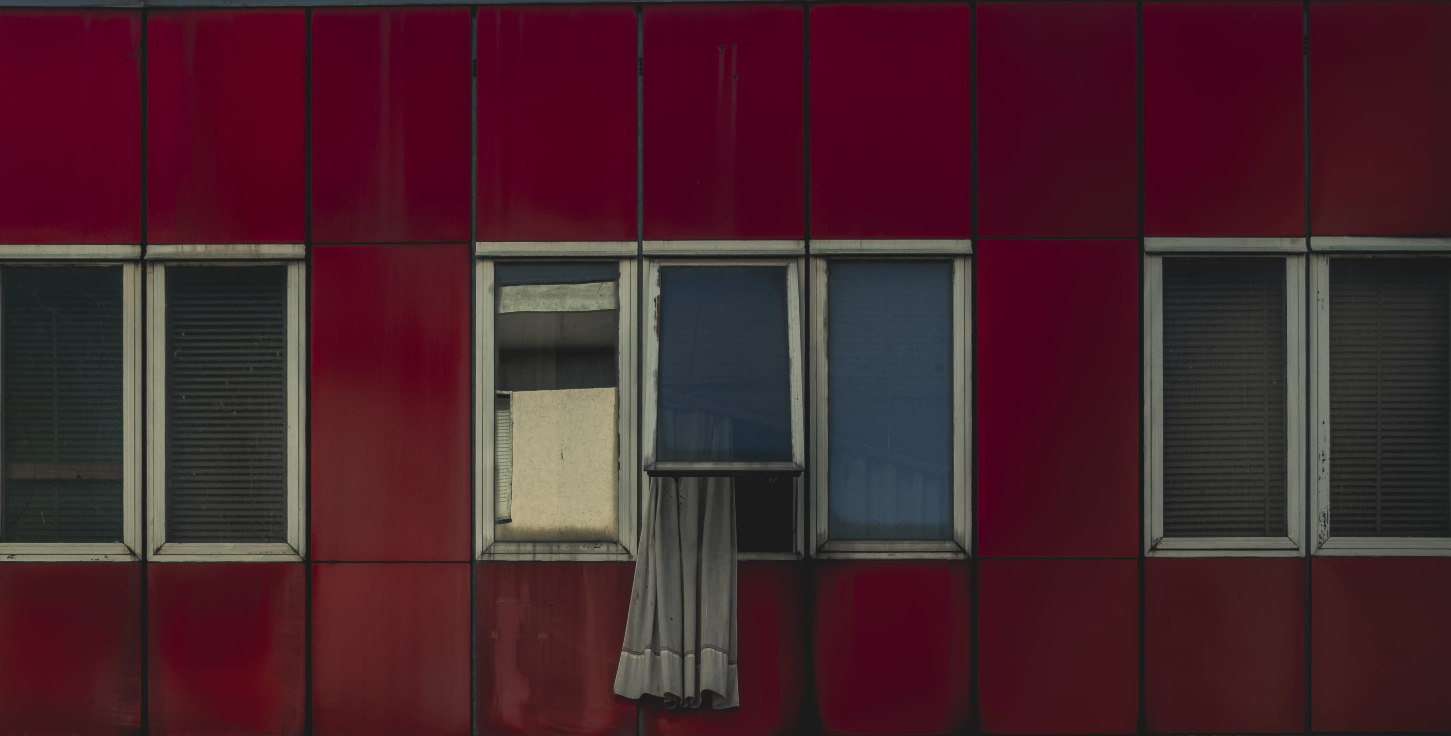 slightly, outdoors, building exterior, security, wall - building feature, house, full frame, urban, adventure, no people, picture window, restaurant, pattern, HD Wallpaper
