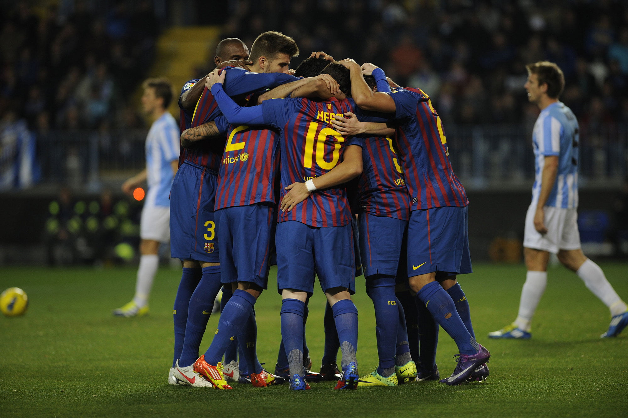 sports team, full length, crowd, football, arm around, young adult, 1080P, group of people, blue, s, shorts, athlete, nike, spain, andres iniesta, soccer, HD Wallpaper