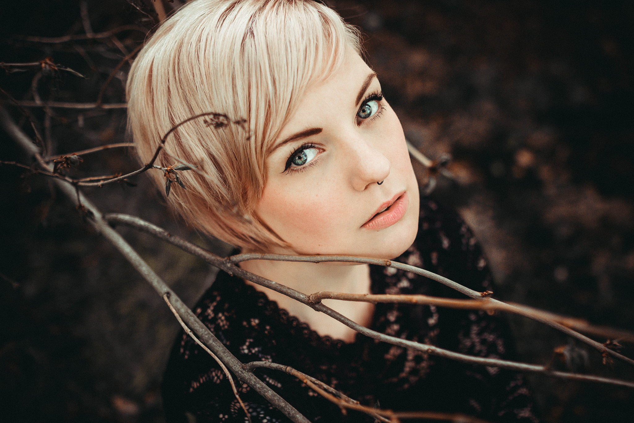 contemplation, focus on foreground, women, pierced nose, blonde, looking at viewer, blond hair, short hair, hairstyle, beautiful woman, close-up, open mouth, HD Wallpaper