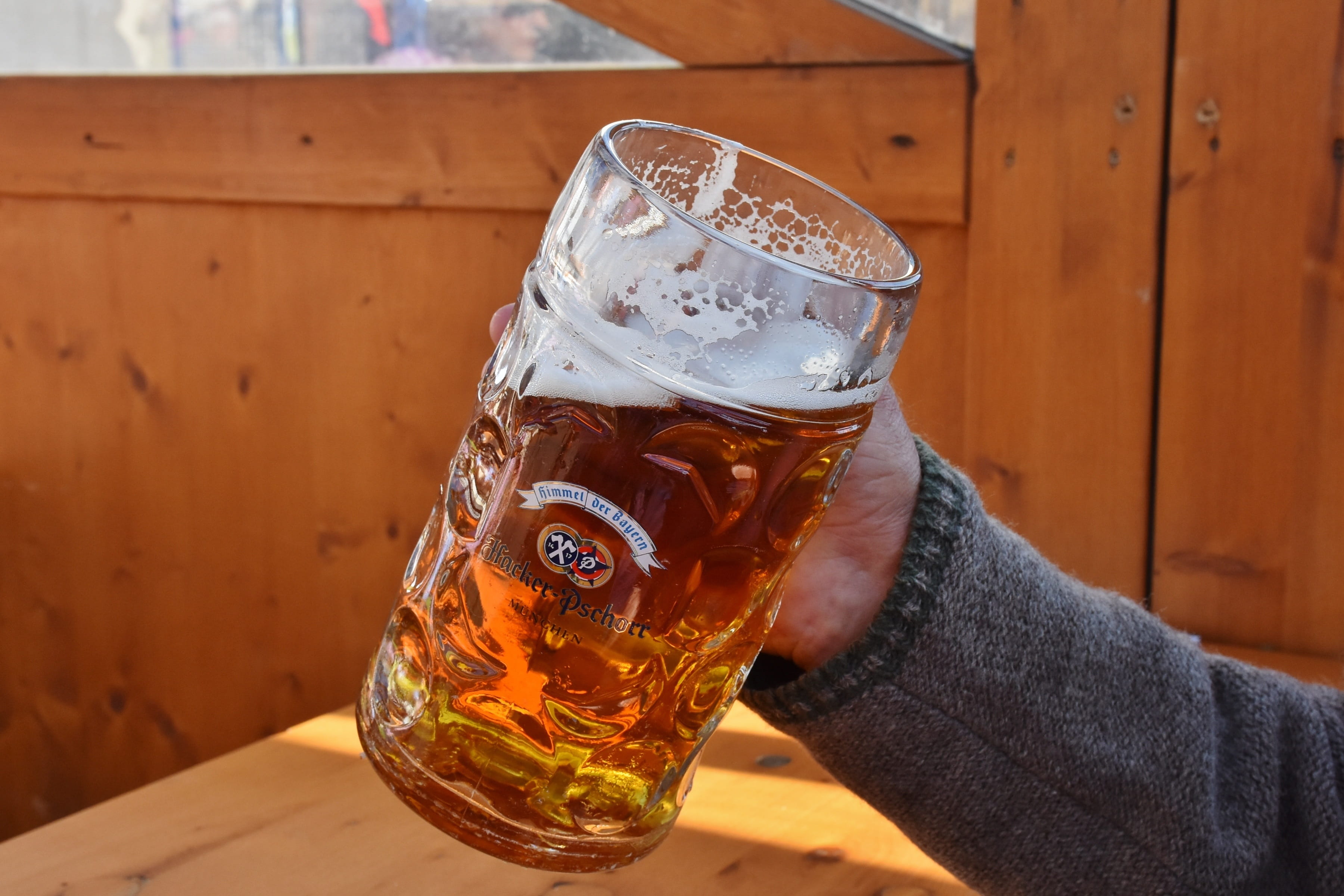 liquid, glass mug, household equipment, 2K, one person, refreshment, real people, beer garden, human body part, drink, drinking, alcohol, beer - alcohol, HD Wallpaper