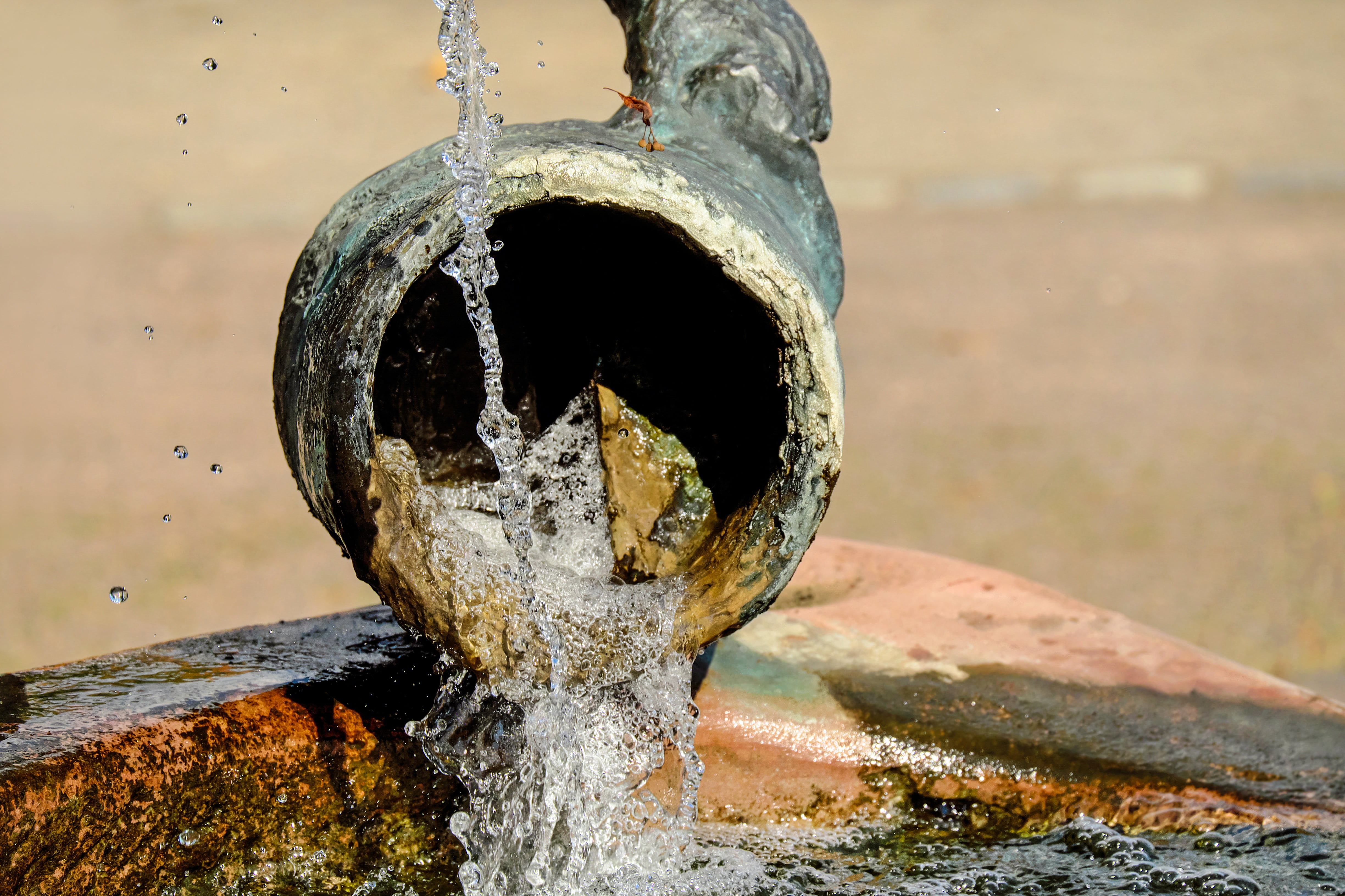 motion, day, weathered, dirty, drop of water, deterioration, jet, 4K, no people, rusty, jug, nature, water jet, abandoned, flowing water, fountain, old, HD Wallpaper