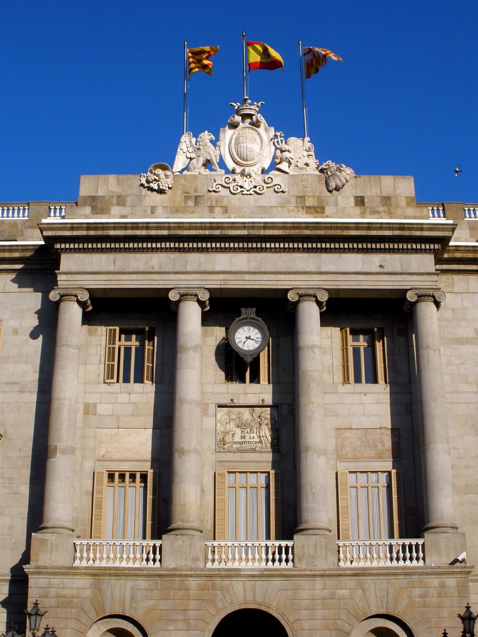 famous Place, building Exterior, city hall, day, human representation, ornate, 1080P, spain, historic, art and craft, architecture, low angle view, no people, Phone HD Wallpaper