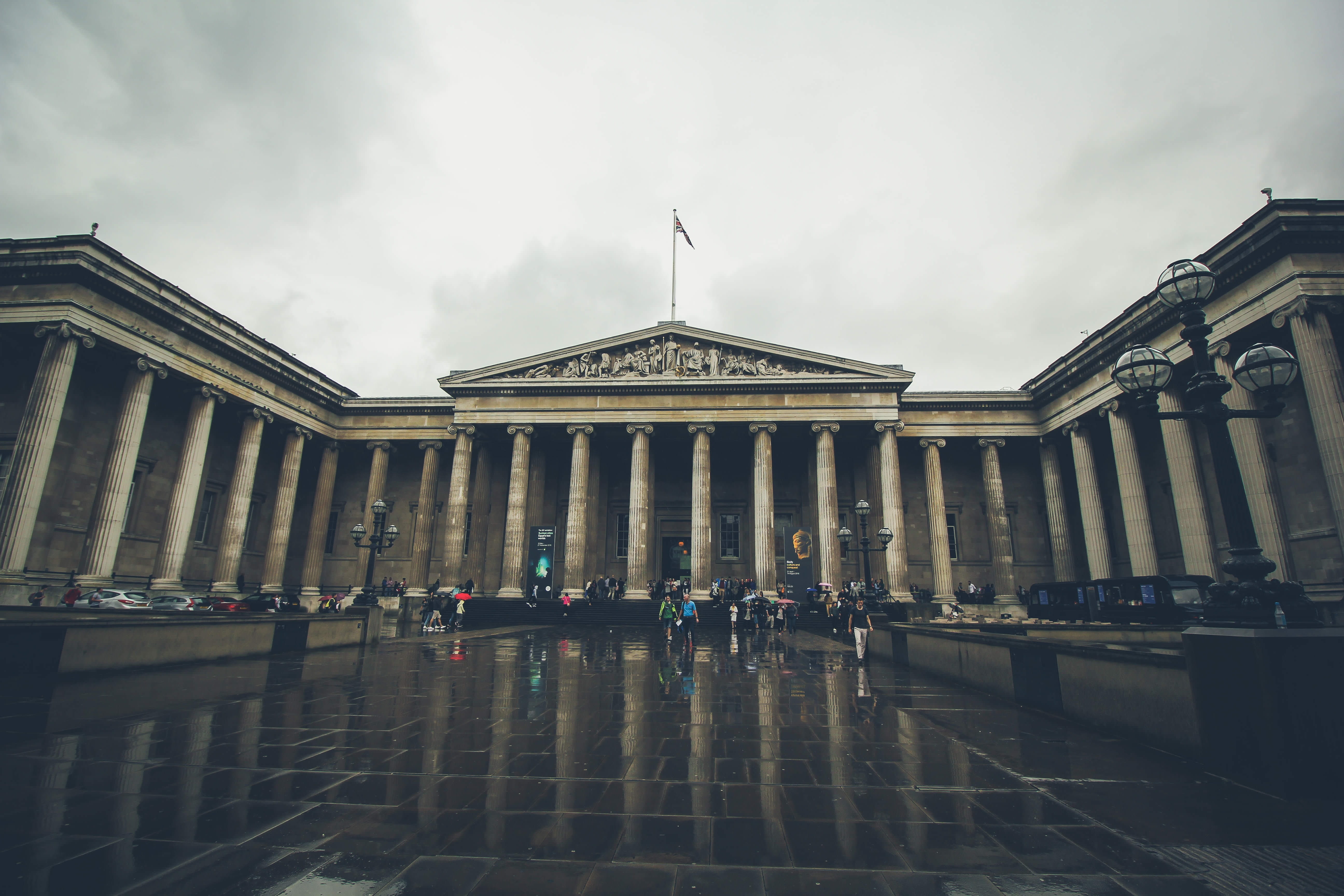 monument, city, sky, building, government, building exterior, travel destinations, museum, tourism, the past, history, facade, incidental people, 5K, colonnade, HD Wallpaper