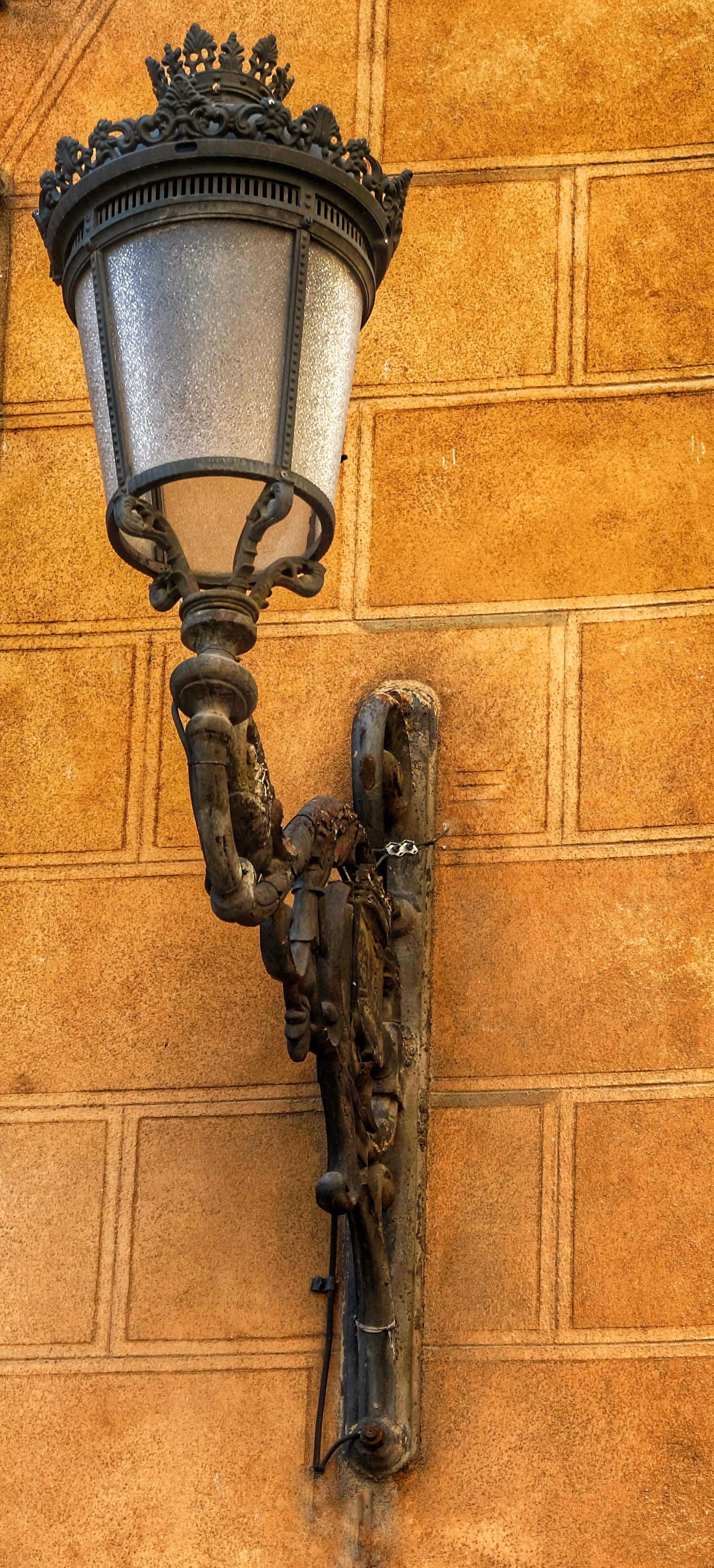 no people, history, day, technology, lighting equipment, street, street light, 4K, old, low angle view, built structure, vintage, spain, wall - building feature, Phone HD Wallpaper
