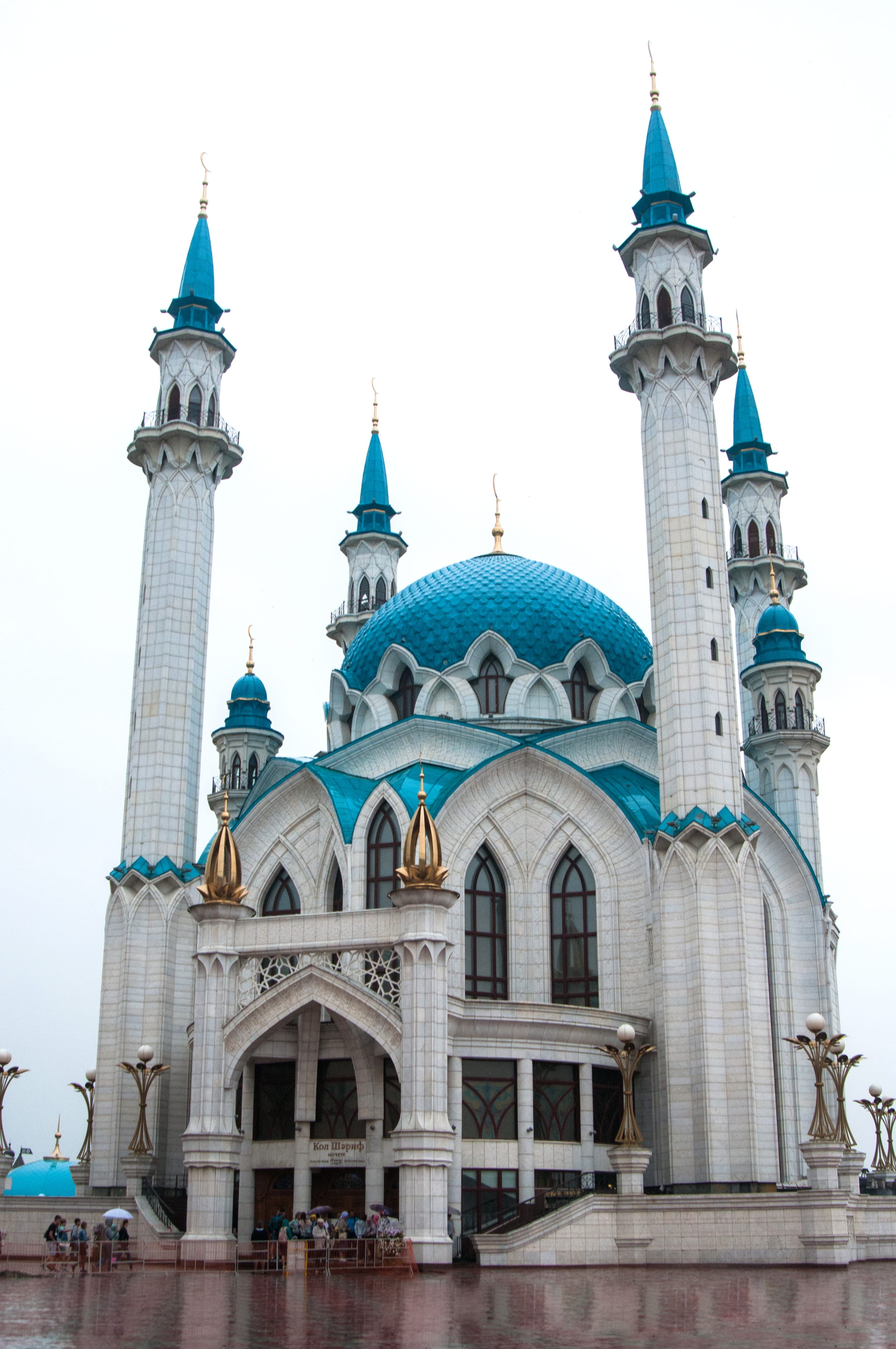 building, no people, built structure, arch, showplace, russia, external, low angle view, travel, spire, temple, old, tower, cathedral, the minaret, sky, Phone HD Wallpaper