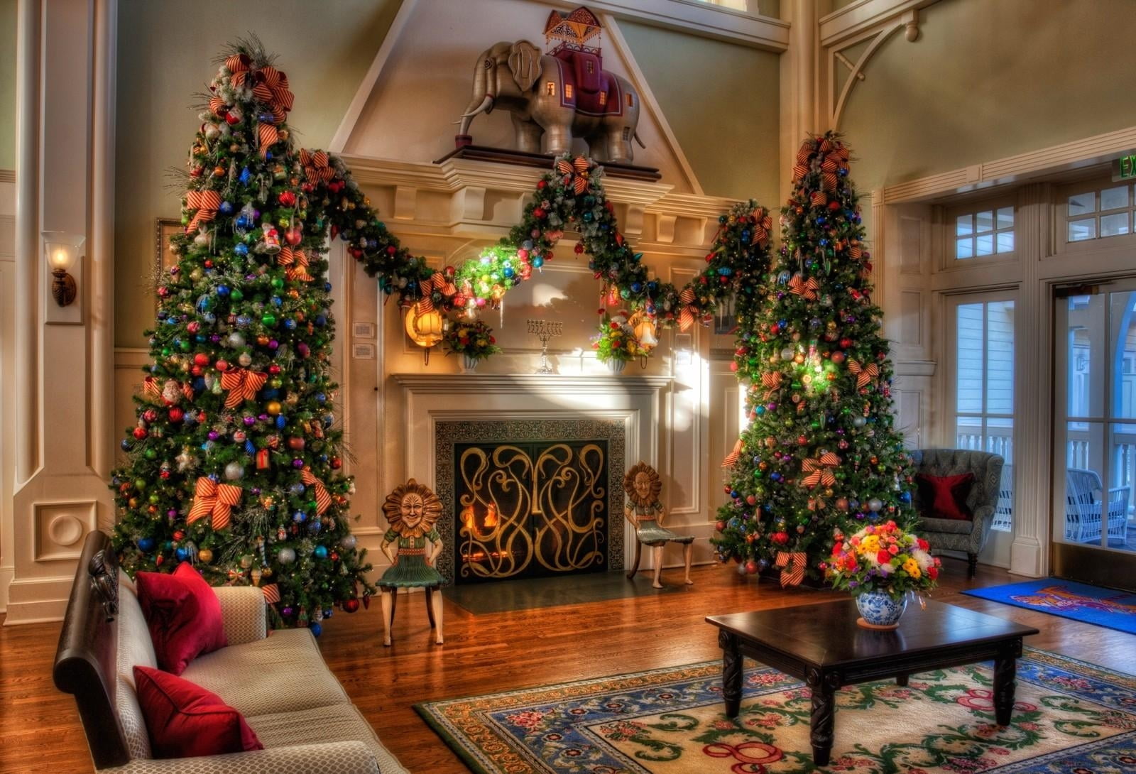 christmas Tree, green, comfort, wealth, home, decorations, christmas, gift, holiday, luxury, home Interior, christmas trees, wood, window, wood - Material, HD Wallpaper