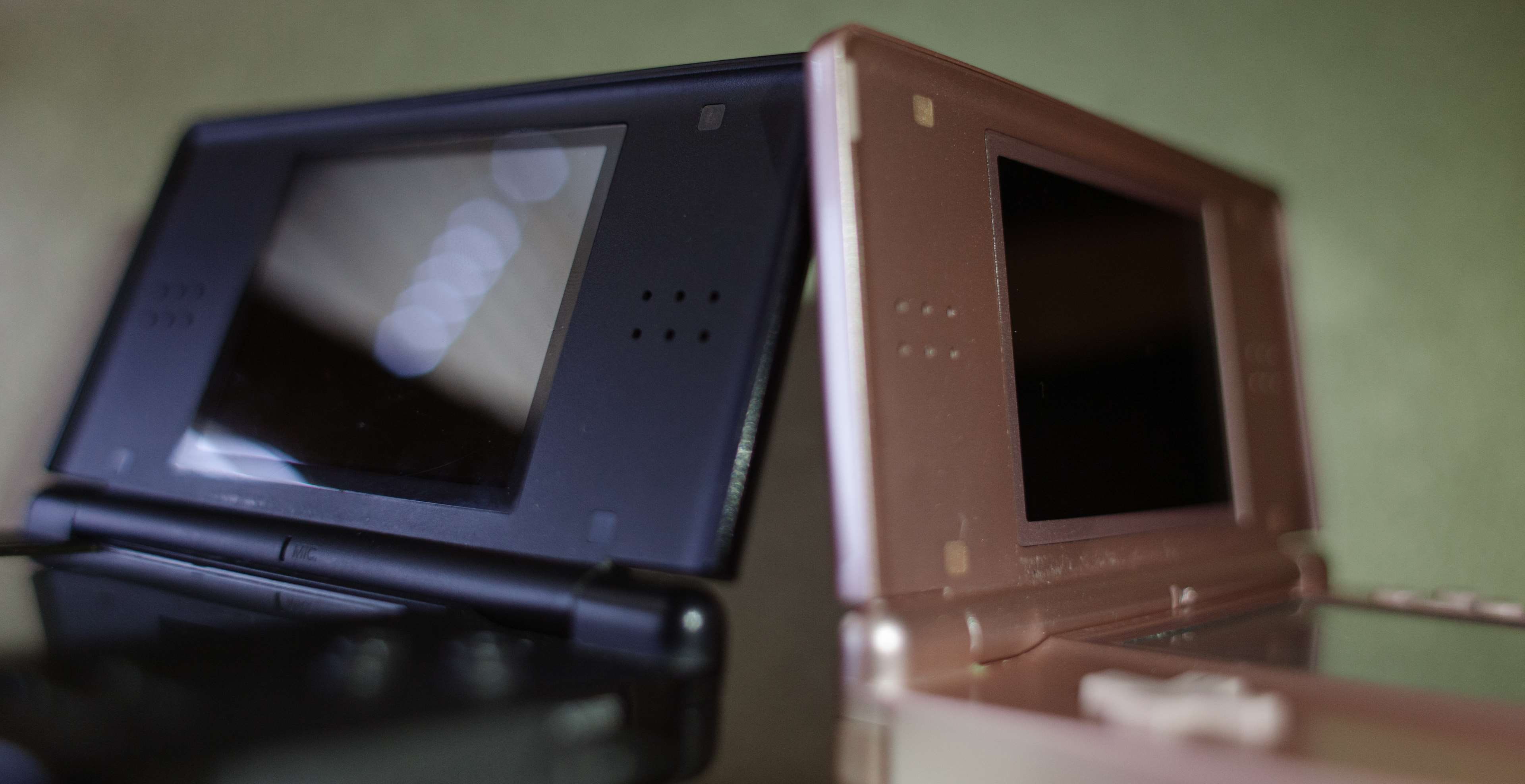 close-up, ds, machine part, computer monitor, industry, communication, film industry, wireless technology, indoors, old, retro styled, video game, nintendo ds, HD Wallpaper