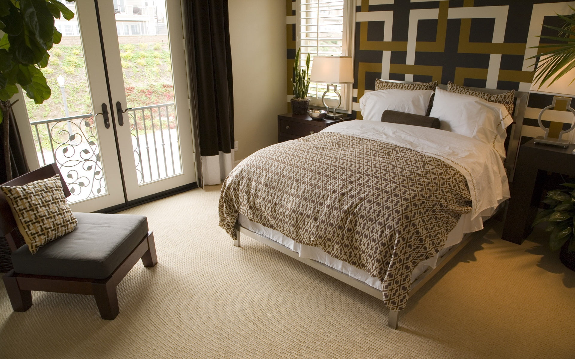cushion, day, high angle view, residential District, hotel, textile, cozy, double Bed, stuffed, bedspread, seat, home showcase interior, sleeping, architecture, HD Wallpaper