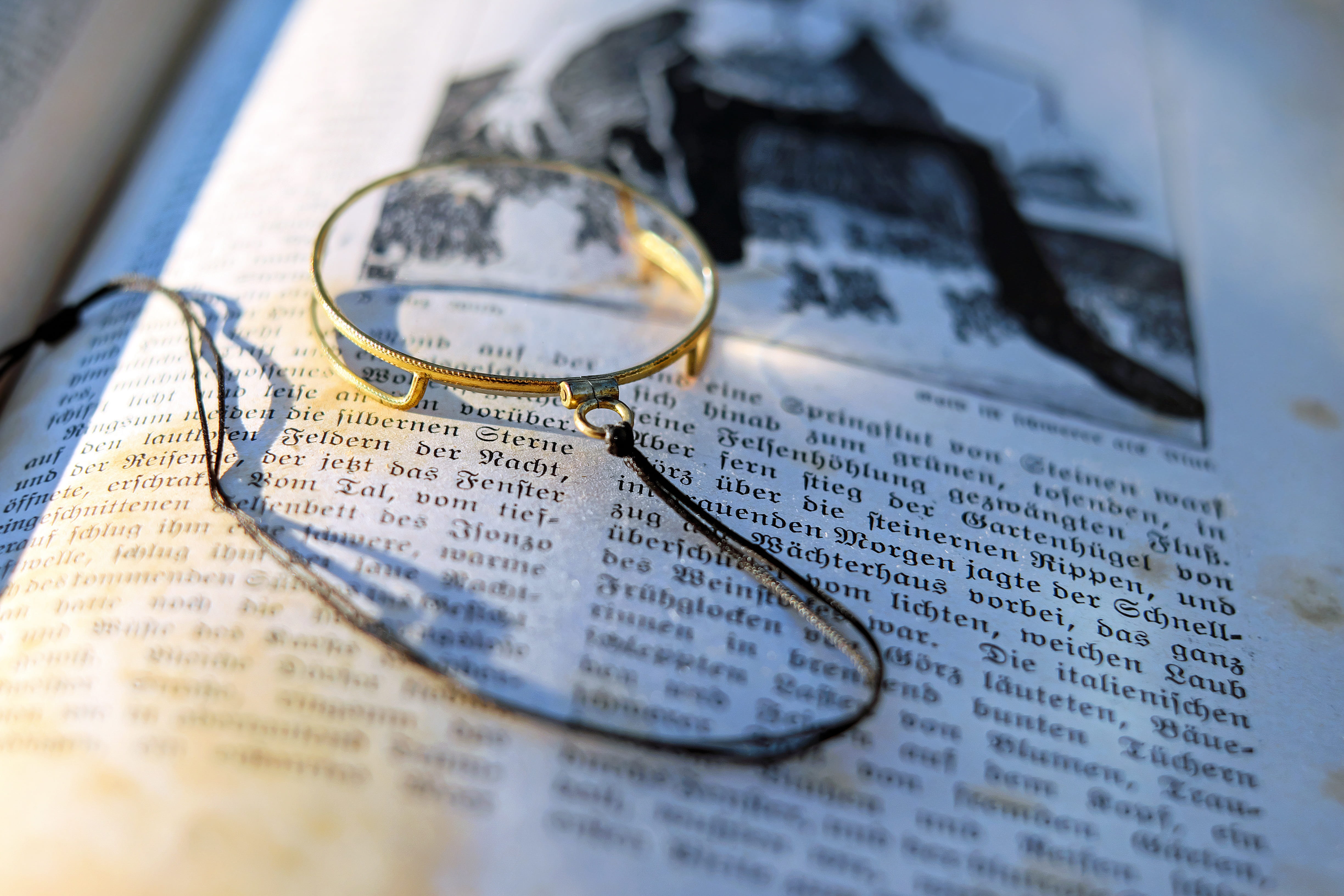 western script, nostalgic, sehhilfe, larger view, glasses, text, magnifying, jewelry, 4K, newspaper, reading aid, eyeglasses, monocle, still life, indoors, HD Wallpaper