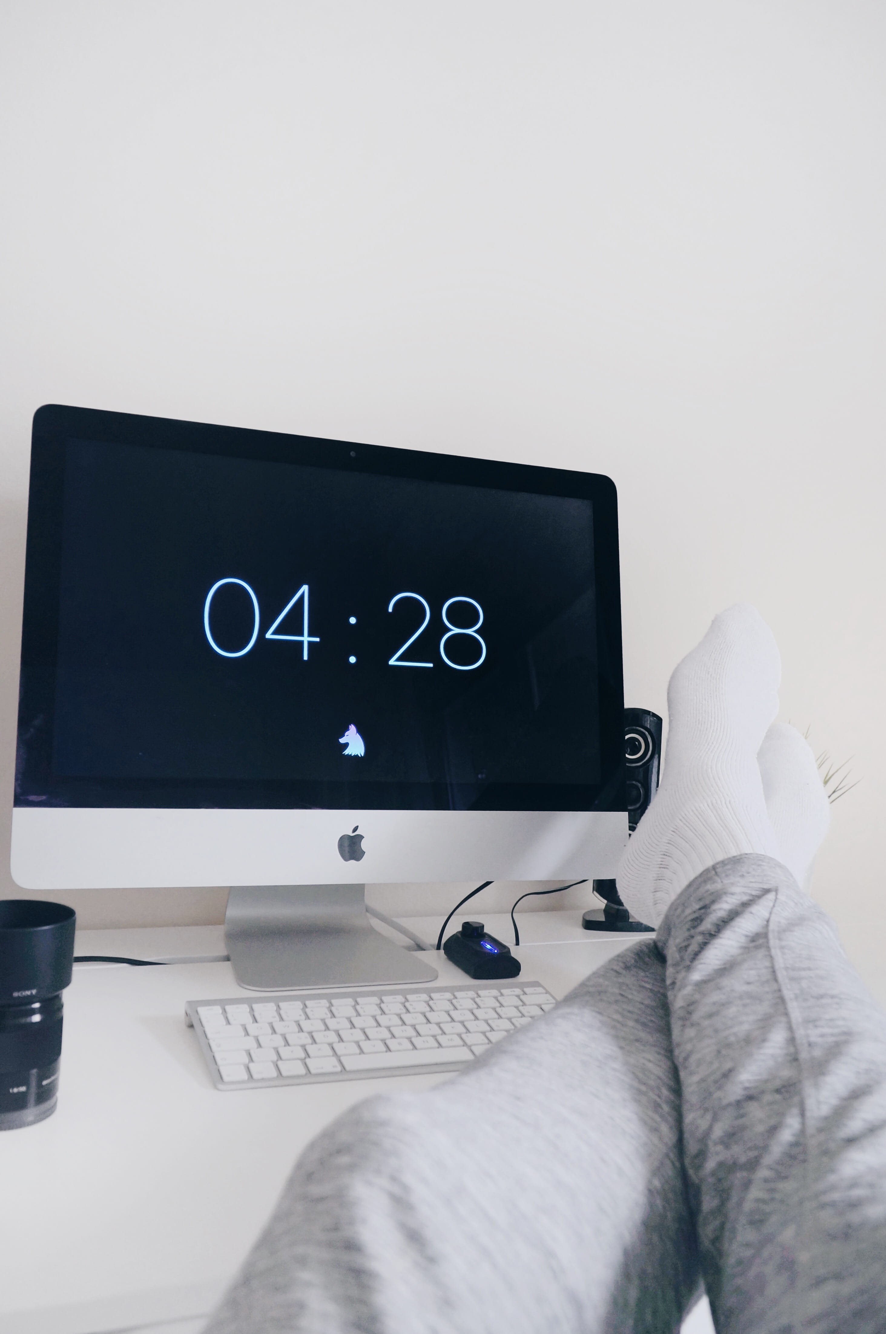 keyboard, laptop, communication, indoors, minimal, relax, setup, office, screensaver, men, minimalism, computer mouse, surfing the net, computer monitor, Phone HD Wallpaper