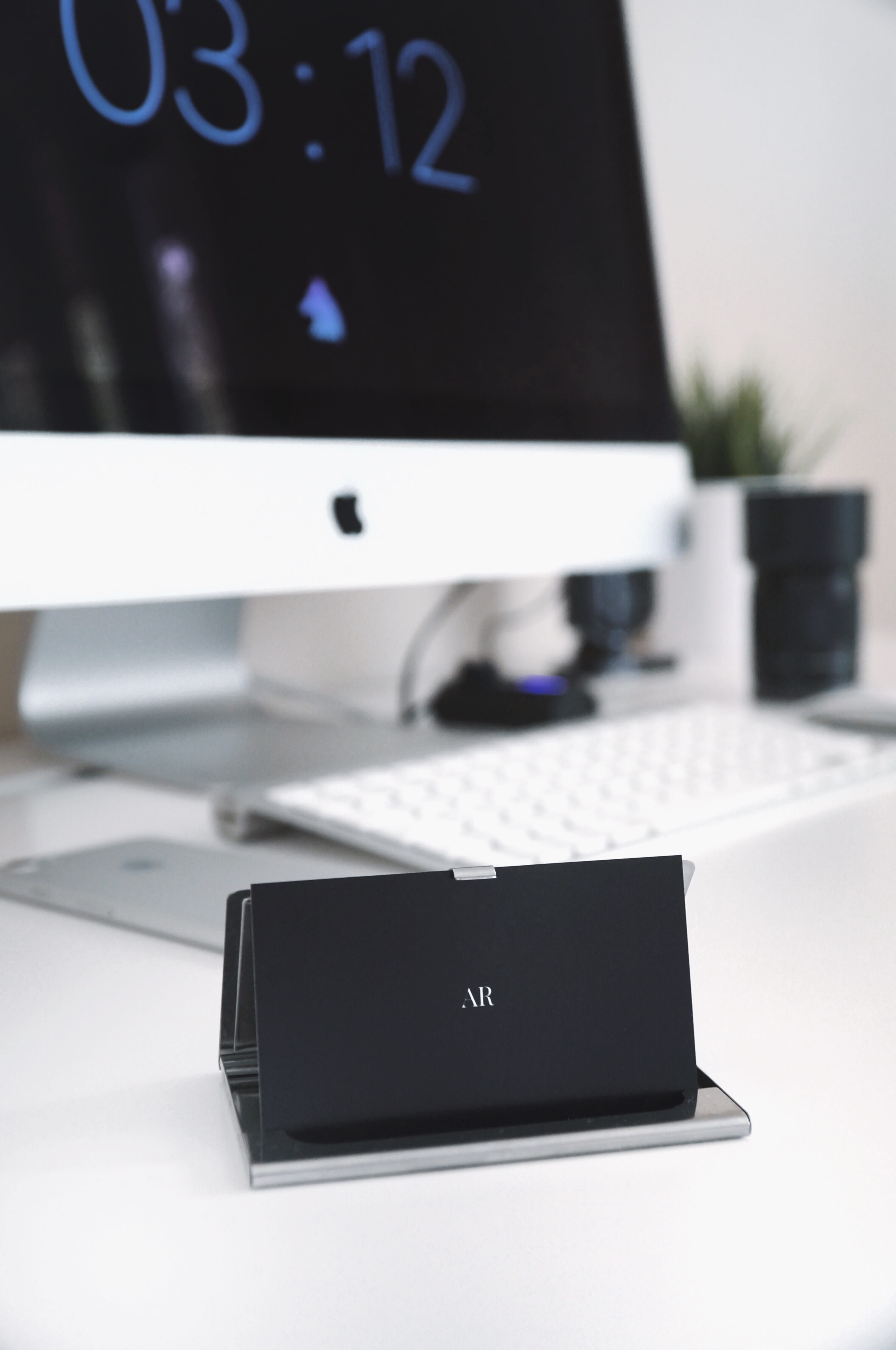 wireless technology, office, computer monitor, minimal, tech, iphone, communication, indoors, 4K, design, pen, business card, paper, connection, computer, Phone HD Wallpaper