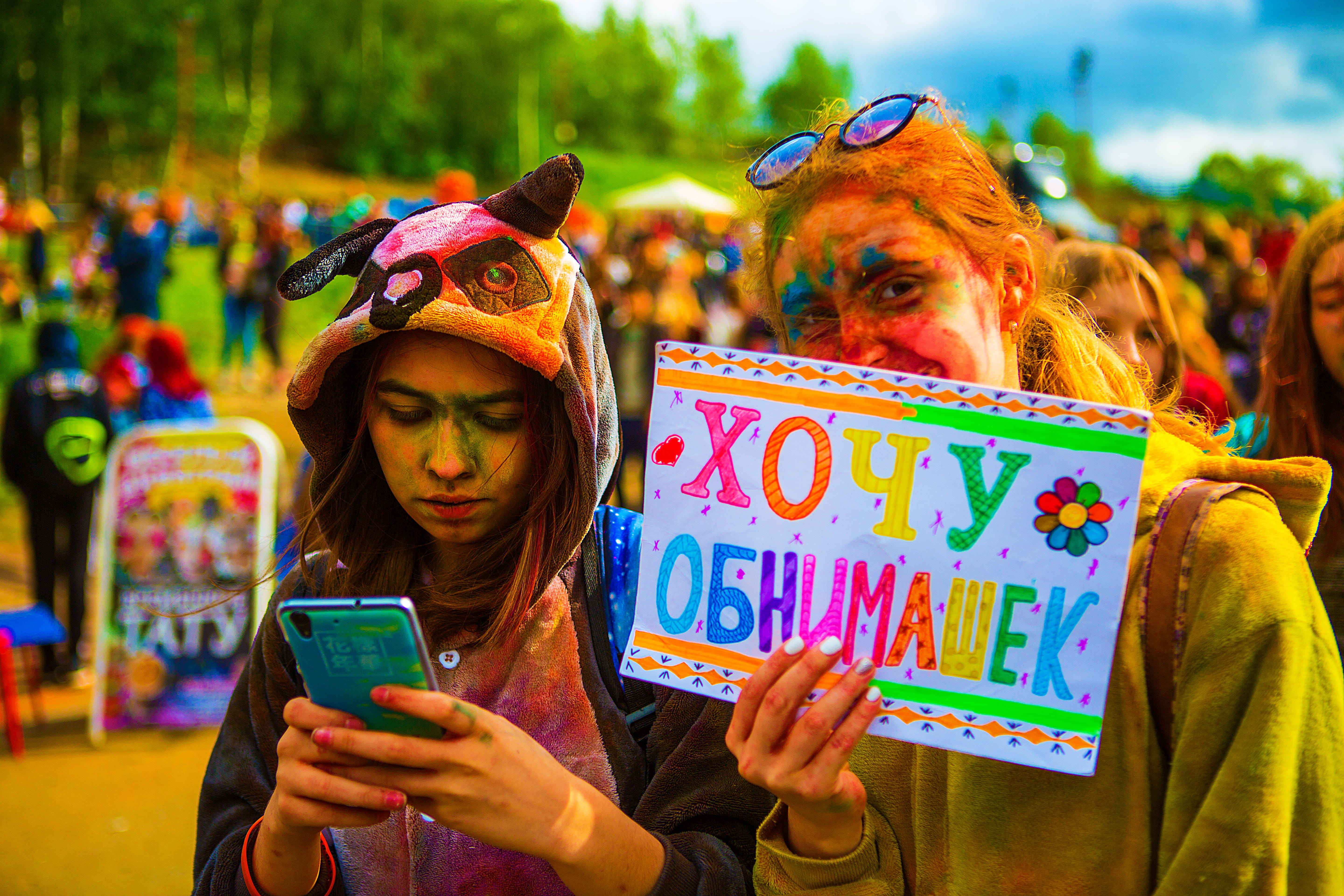 stroll, kangaroo, leisure activity, bright, 5K, friendship, summer, tradition, yellow, happiness, beauty, outdoors, cheerful, portrait, Holi, view, fun, HD Wallpaper