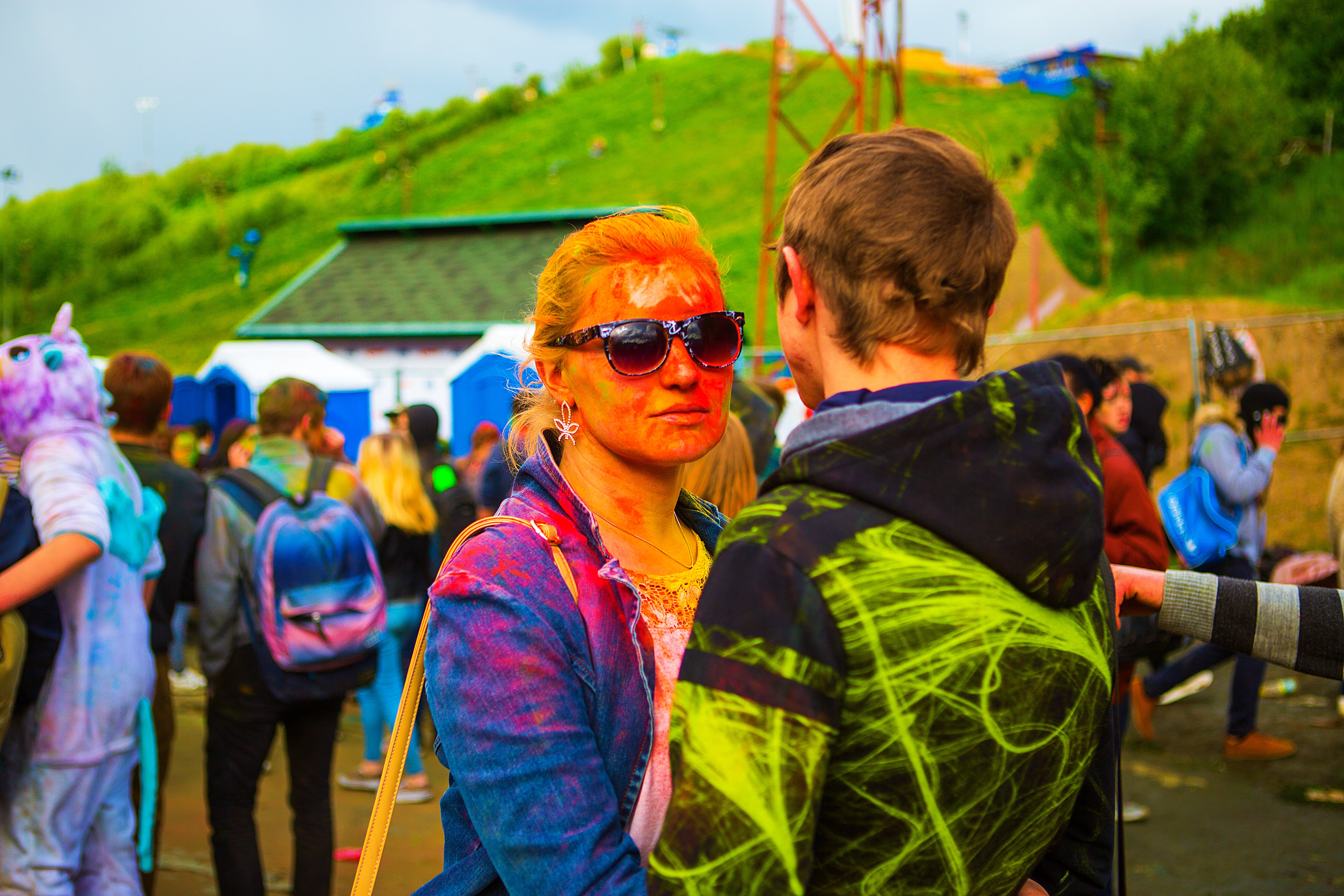 multi colored, many people, yellow, flashmob, hug, fashion, kangaroo, music festival, historical, people, the festival of colors, tradition, green, red, HD Wallpaper