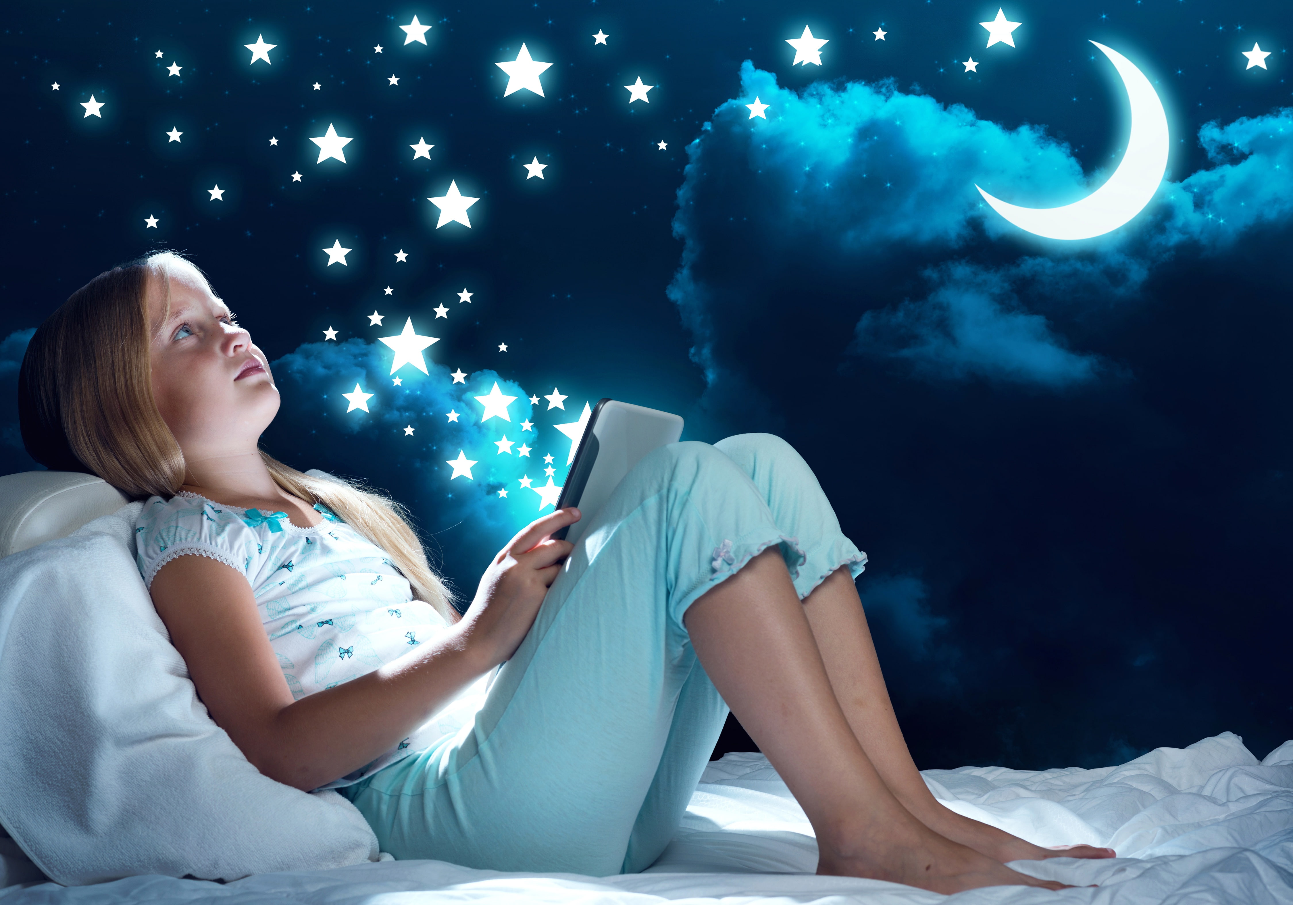 bed, pajamas, stars, tablet, 4K, stay, night, girl, moon, the moon, child, HD Wallpaper