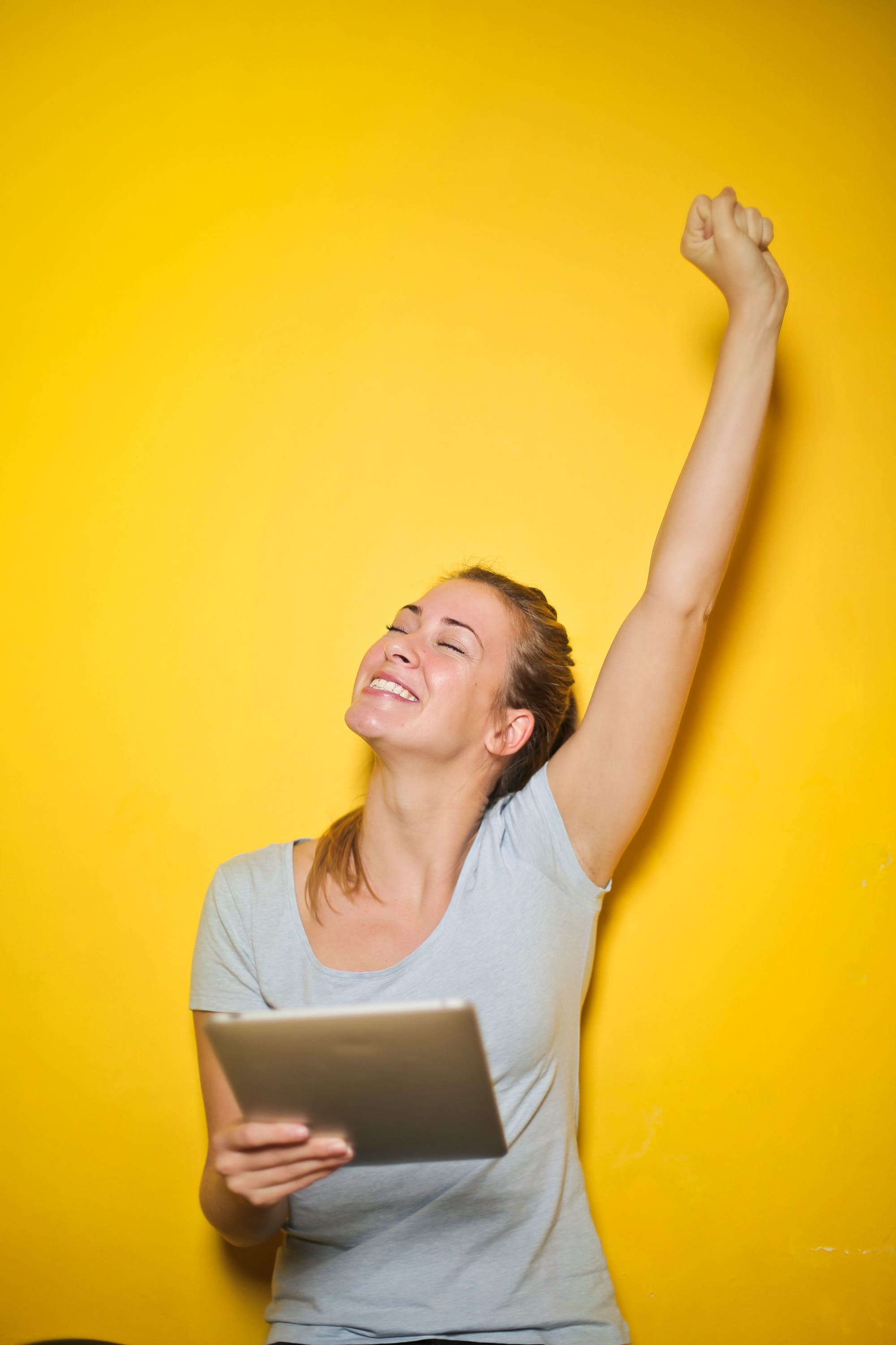 colored background, 2K, wall - building feature, positive emotion, wireless technology, excited, waist up, hand, wall, yellow background, casual clothing, Phone HD Wallpaper