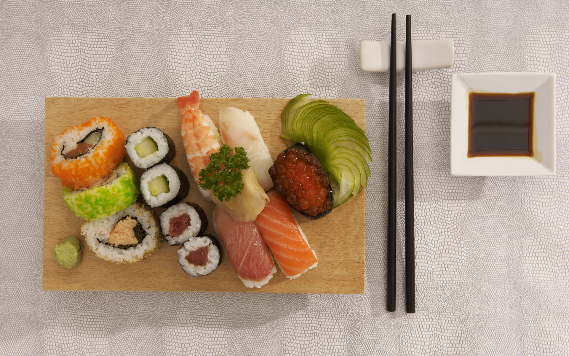 delicious, sticks, sushi, 1080P, red caviar, rolls, food, Japanese cuisine, soy sauce, seafood, HD Wallpaper