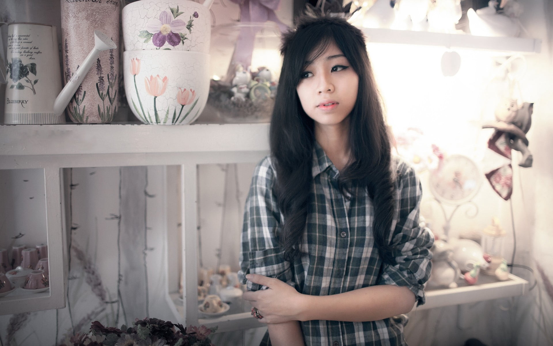 waist up, smiling, s, asian and Indian Ethnicities, fashion, black, real people, small Business, one Person, people, shirt, occupation, asian, girl, japanese Ethnicity, HD Wallpaper