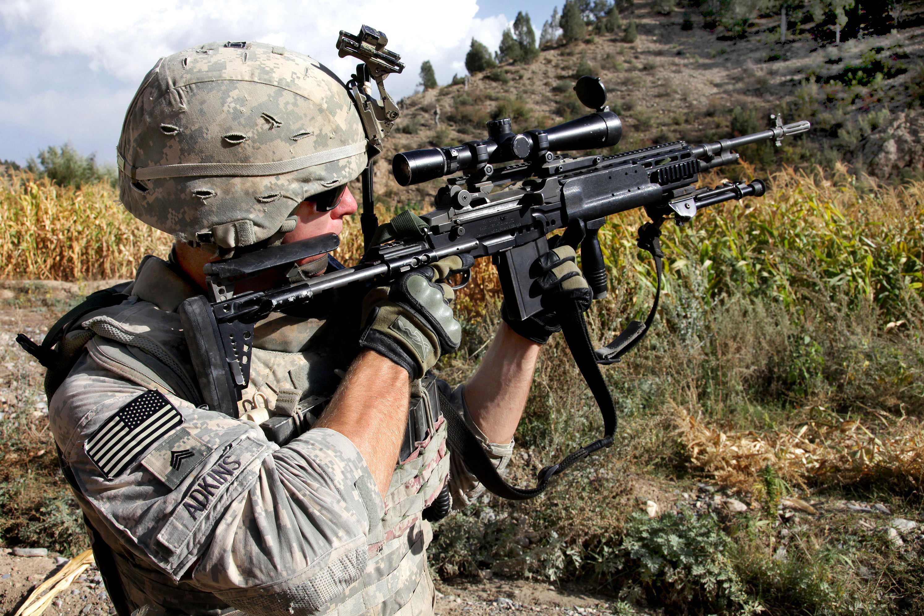 aggression, outdoors, people, tactical, holding, conflict, 2K, m, machine gun, military, camouflage clothing, armed forces, day, black, shooting a weapon, HD Wallpaper