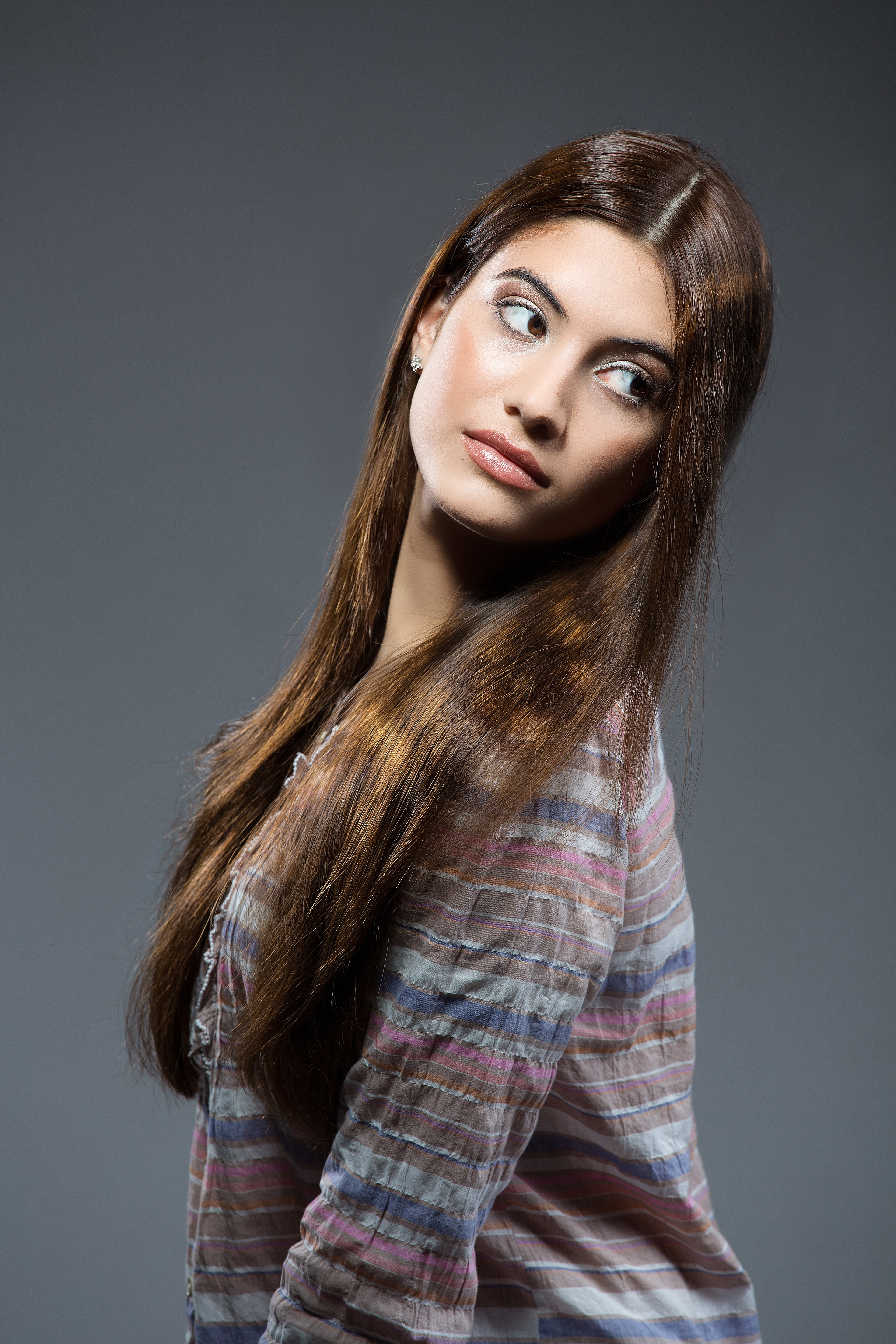 one Woman Only, trick, fashion, waist up, photo, woman, long Hair, brown Hair, hair salons, beautiful, fashion Model, studio Shot, teenager, human hair, Phone HD Wallpaper