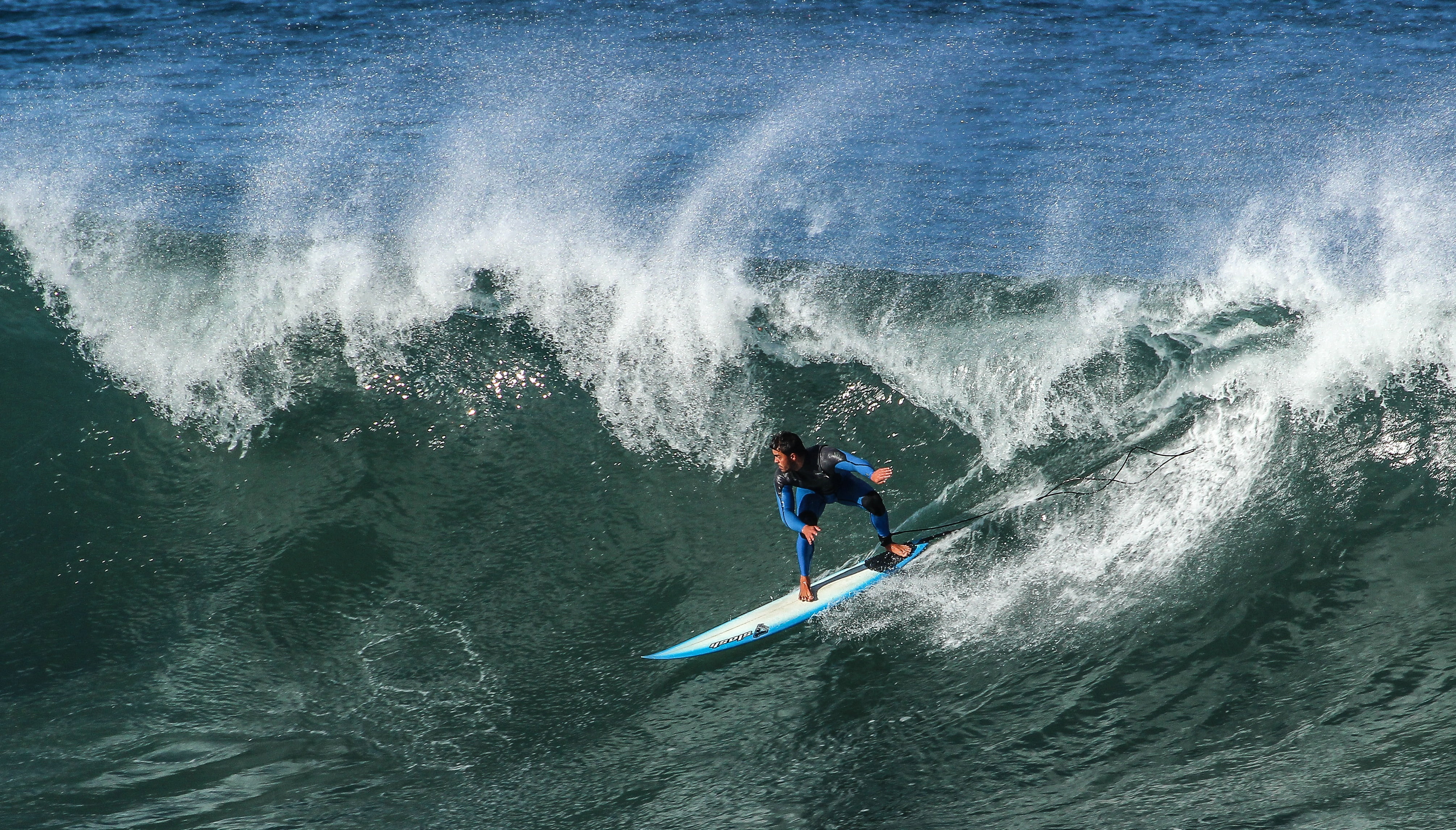 men, outdoors, water, wave, sports, surfboard, surf, 4K, adventure, man, power in nature, skill, leisure activity, surfing, lifestyles, aquatic sport, HD Wallpaper