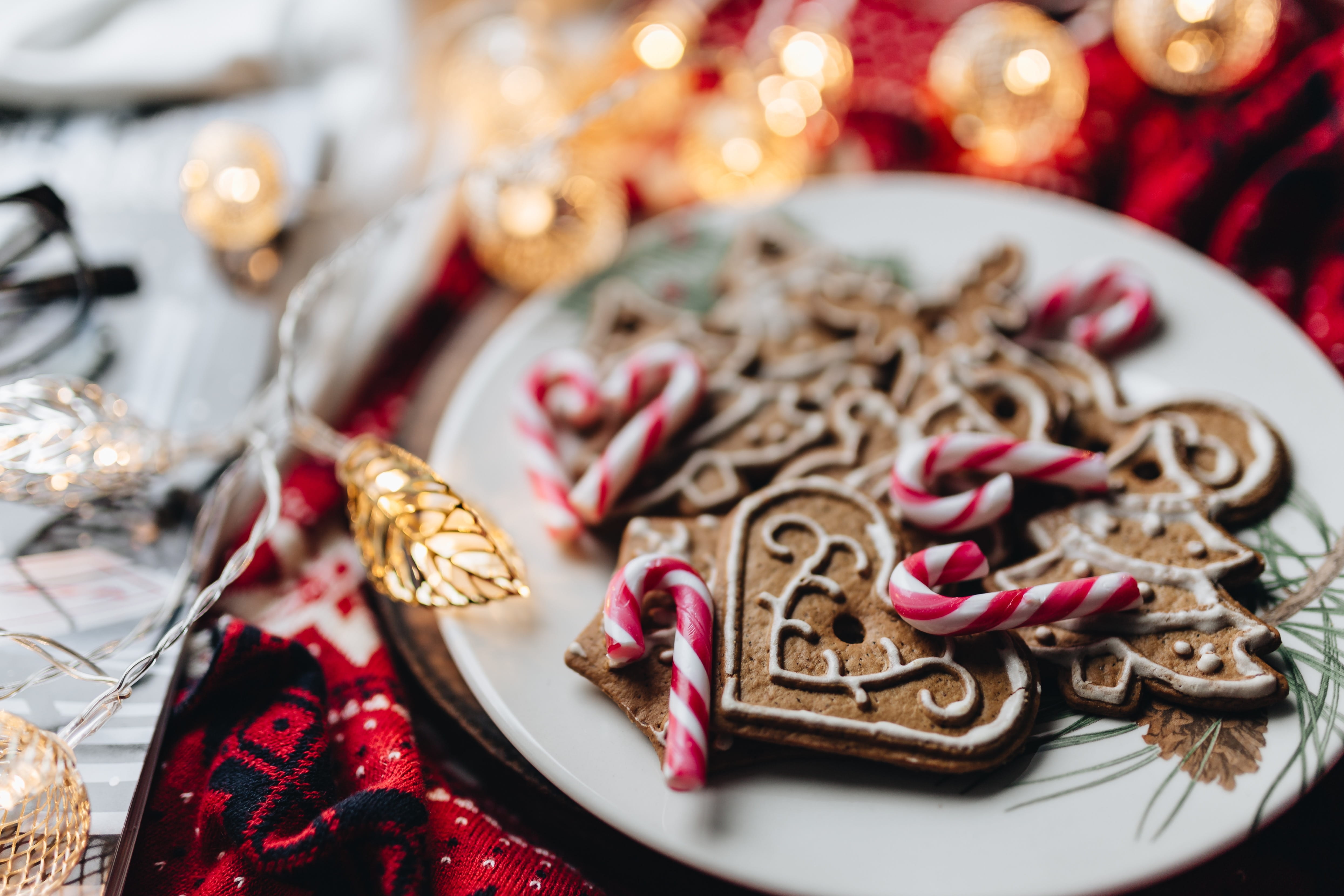 christmas decoration, sweet food, cookie, focus on foreground, christmas, ornament, food and drink, 4K, sweet, baked, december, festive, decoration, holiday, HD Wallpaper