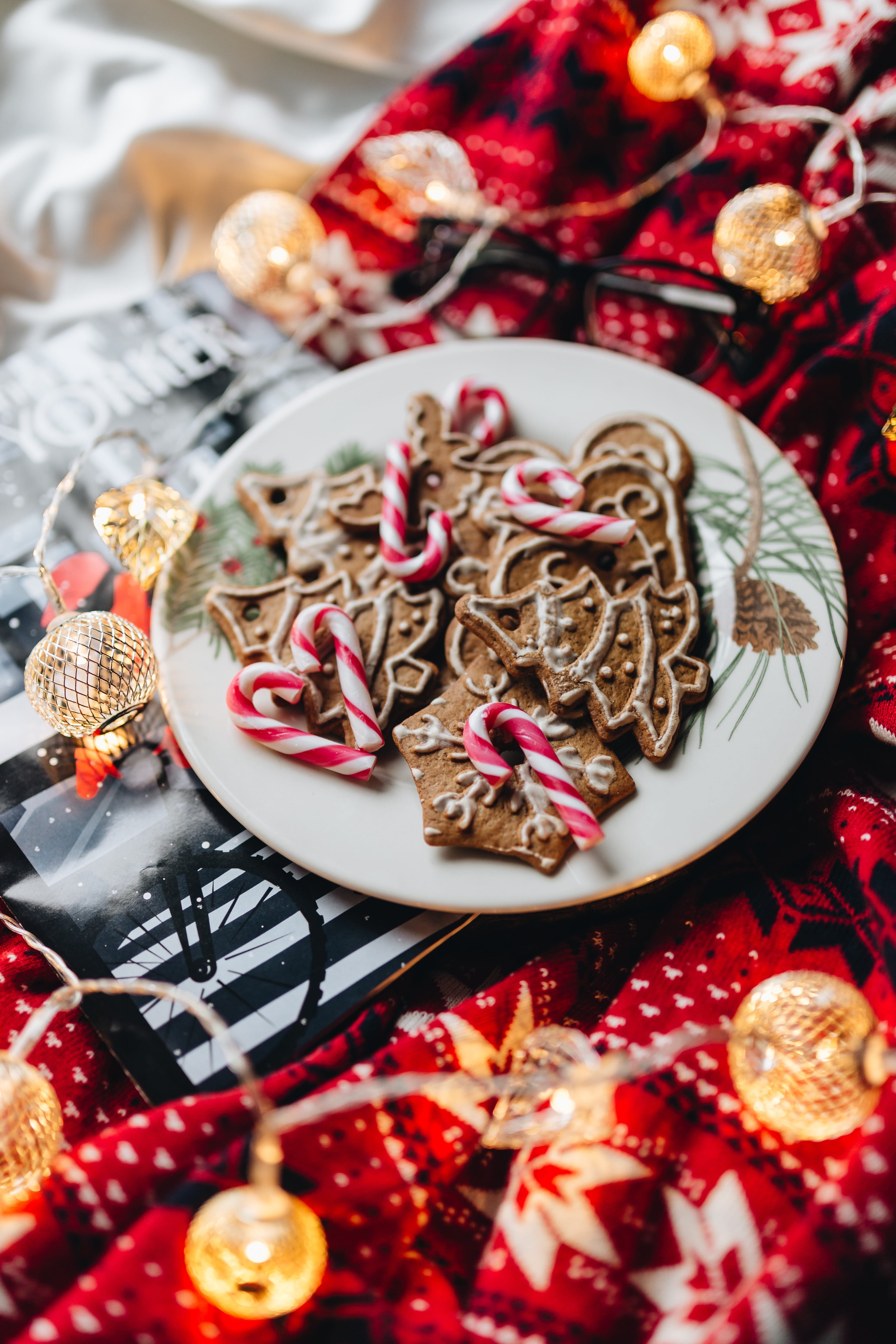 festive, dessert, ornament, baked, cookies, table, 4K, indulgence, freshness, sweet, red, christmas, christmas ornament, december, xmas, no people, food, Phone HD Wallpaper