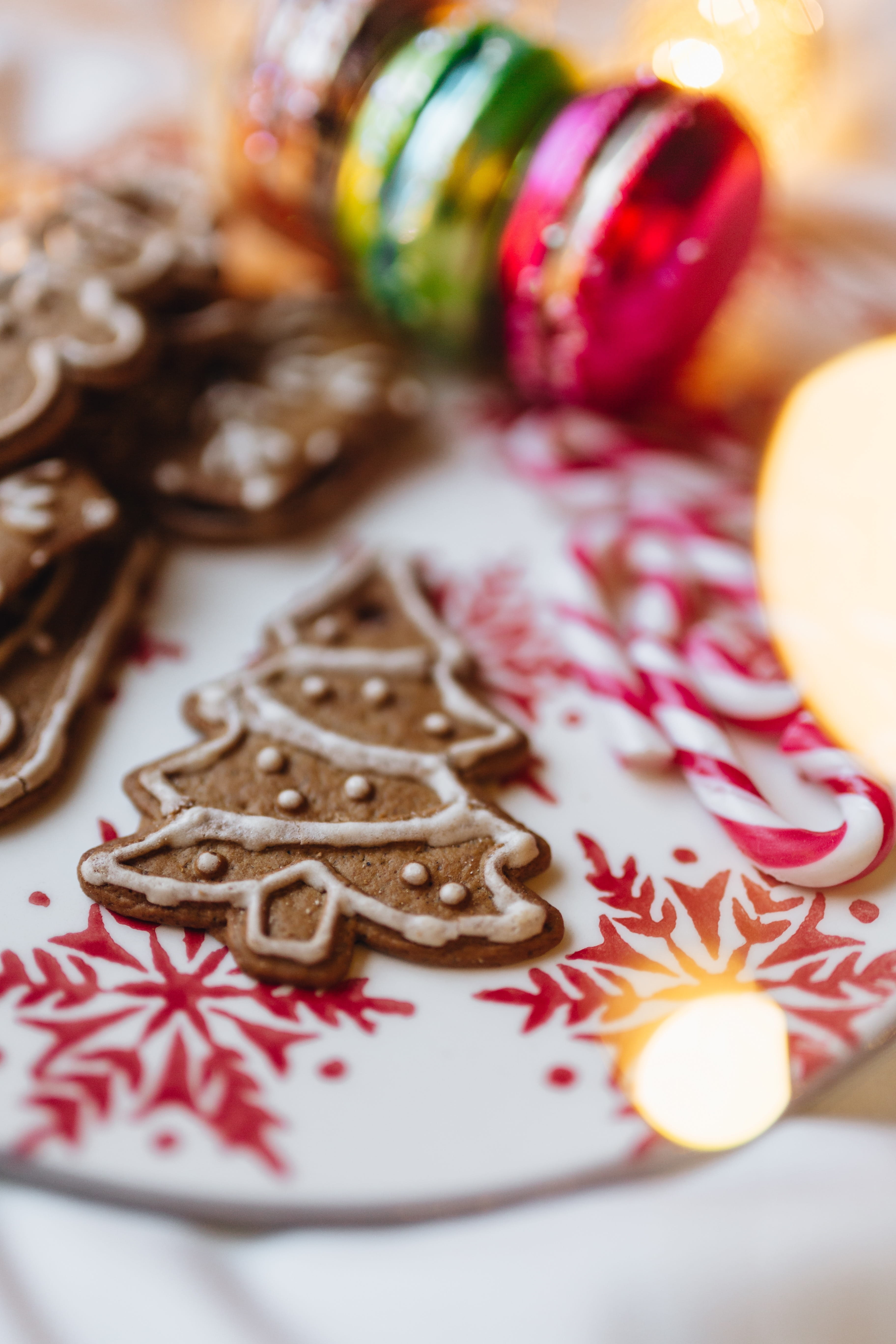 baked, xmas, cookies, christmas, sweet food, food, close-up, december, food and drink, gingerbread, sweet, no people, spice, high angle view, still life, Phone HD Wallpaper