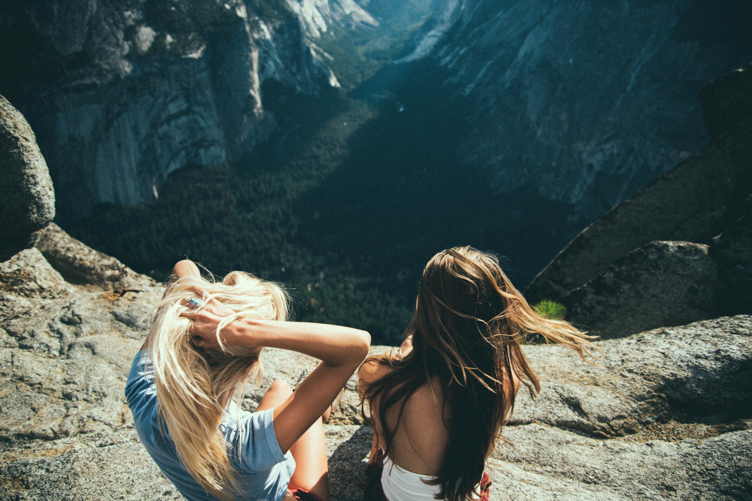girls, model, positive emotion, freedom, beauty in nature, blond hair, two people, looking into the distance, love, mountain range, nature, togetherness, HD Wallpaper