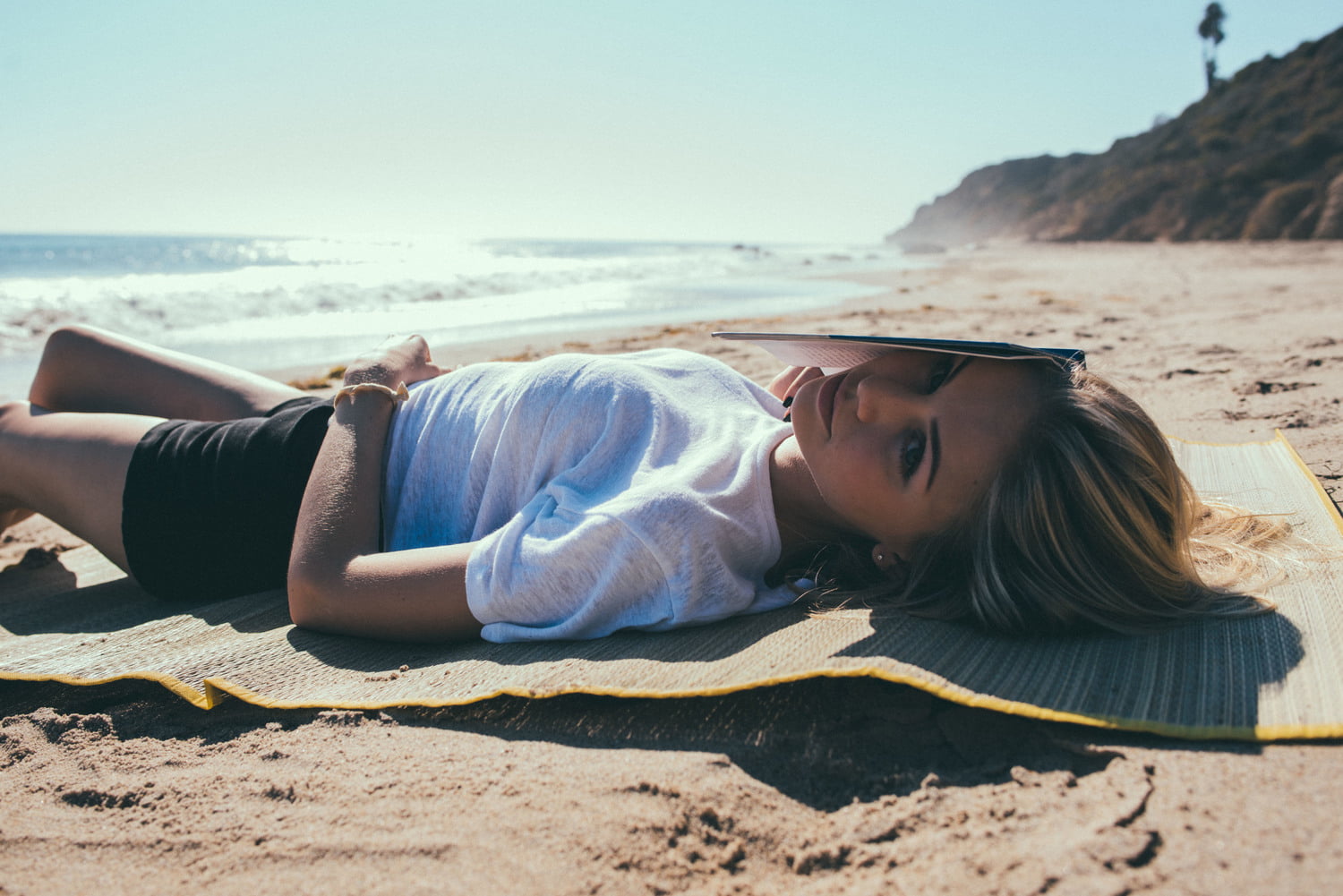 real people, sunlight, 720P, outdoors, one person, brunette, women outdoors, landscape, land, relaxation, water, sea, day, leisure activity, lying down, HD Wallpaper