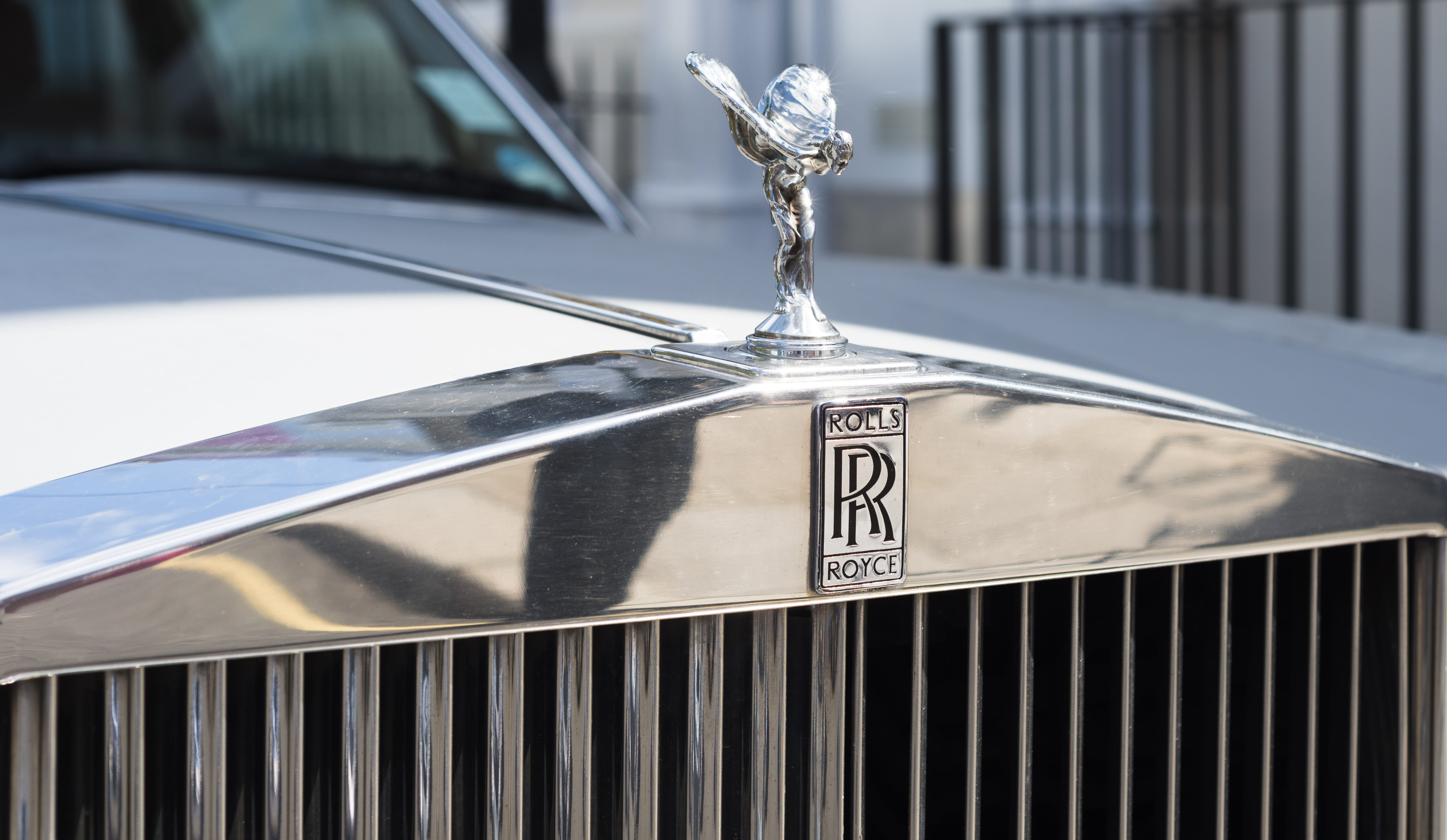 transportation, grill, day, royce, shiny, the spirit of ecstasy, architecture, text, rolls royce, metal, rolls, sign, car, emblem, outdoors, close-up, reflection, HD Wallpaper