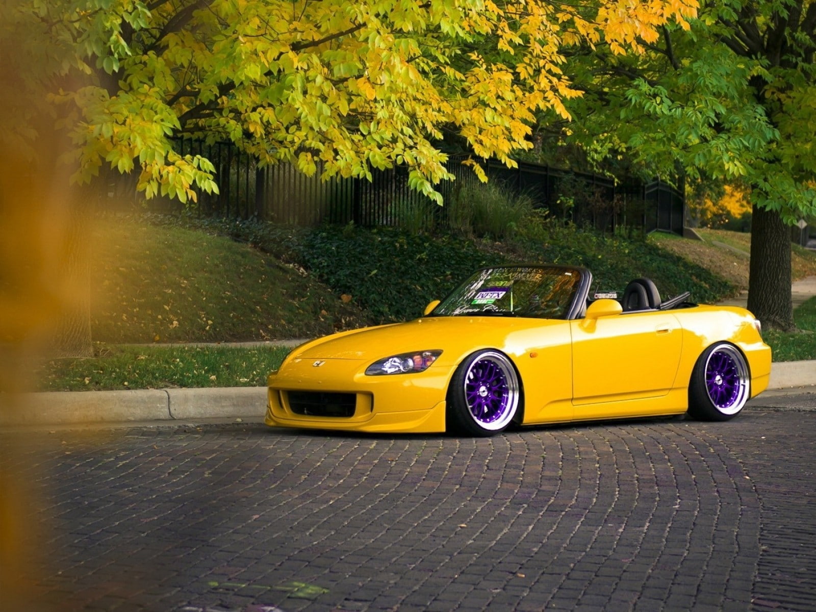 street, parking, change, land vehicle, mode of transportation, no people, vintage car, tree, car, stationary, transportation, autumn, honda s2000, yellow, HD Wallpaper